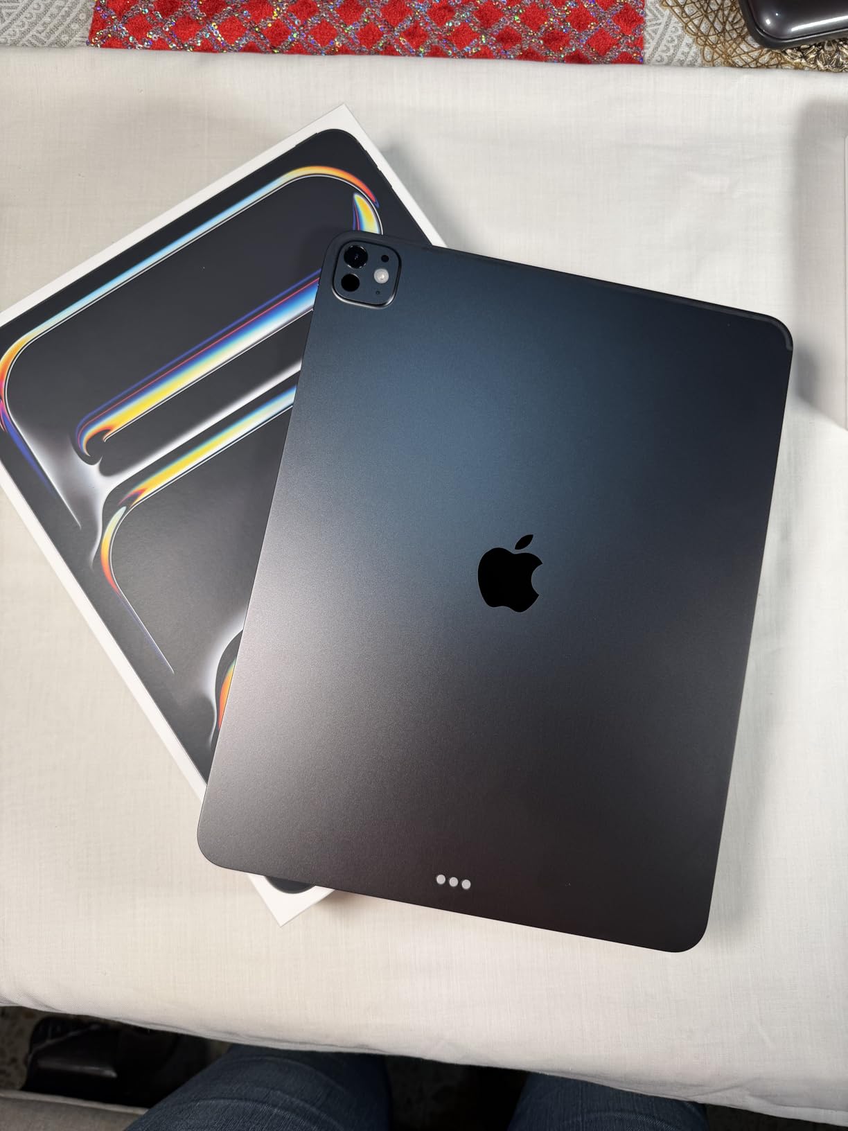Apple iPad Pro 13-inch (M5): Ultra Retina XDR Display, 256GB, Landscape 12MP Front Camera/12MP Back Camera, LiDAR Scanner, Wi-Fi 7 with Apple N1, Face ID, All-Day Battery Life customer photo 2