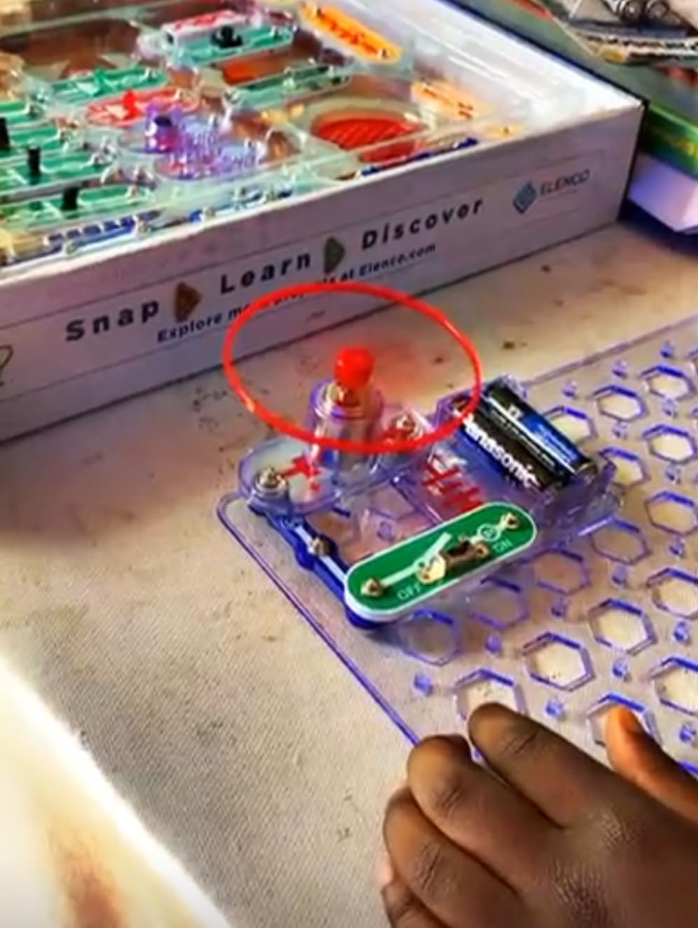 Snap Circuits Classic SC-300 Electronics Exploration Kit | Over 300 Projects | Full Color Manual Parts | STEM Educational Toy for Kids 8+ customer photo 2