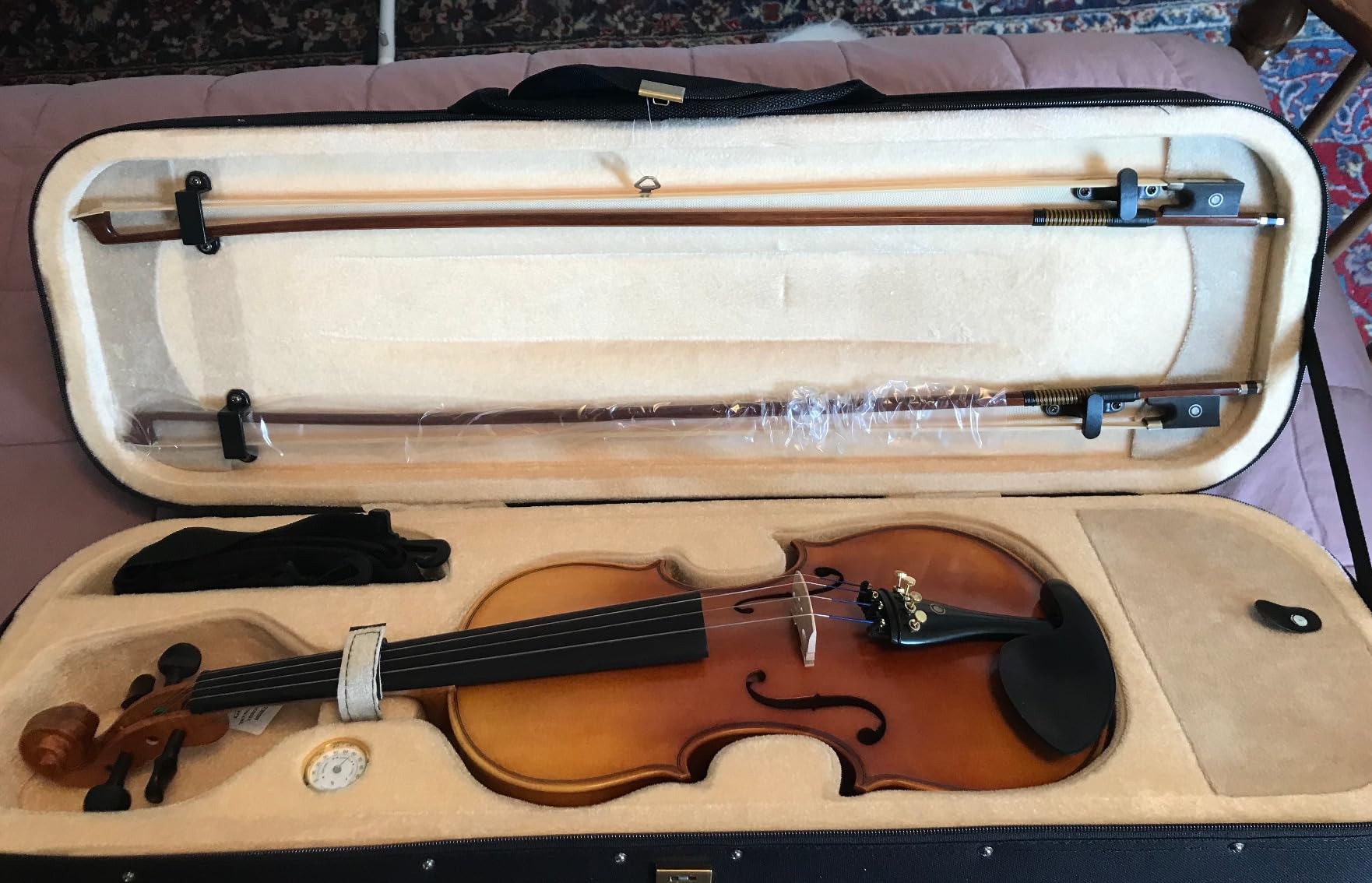 Cecilio Violin 4/4 Full Size Kit Hand Oil Rub Highly Flamed 1-Piece Back Solidwood Violin with Premium Strings, Size 4/4 (Full Size) customer photo 2