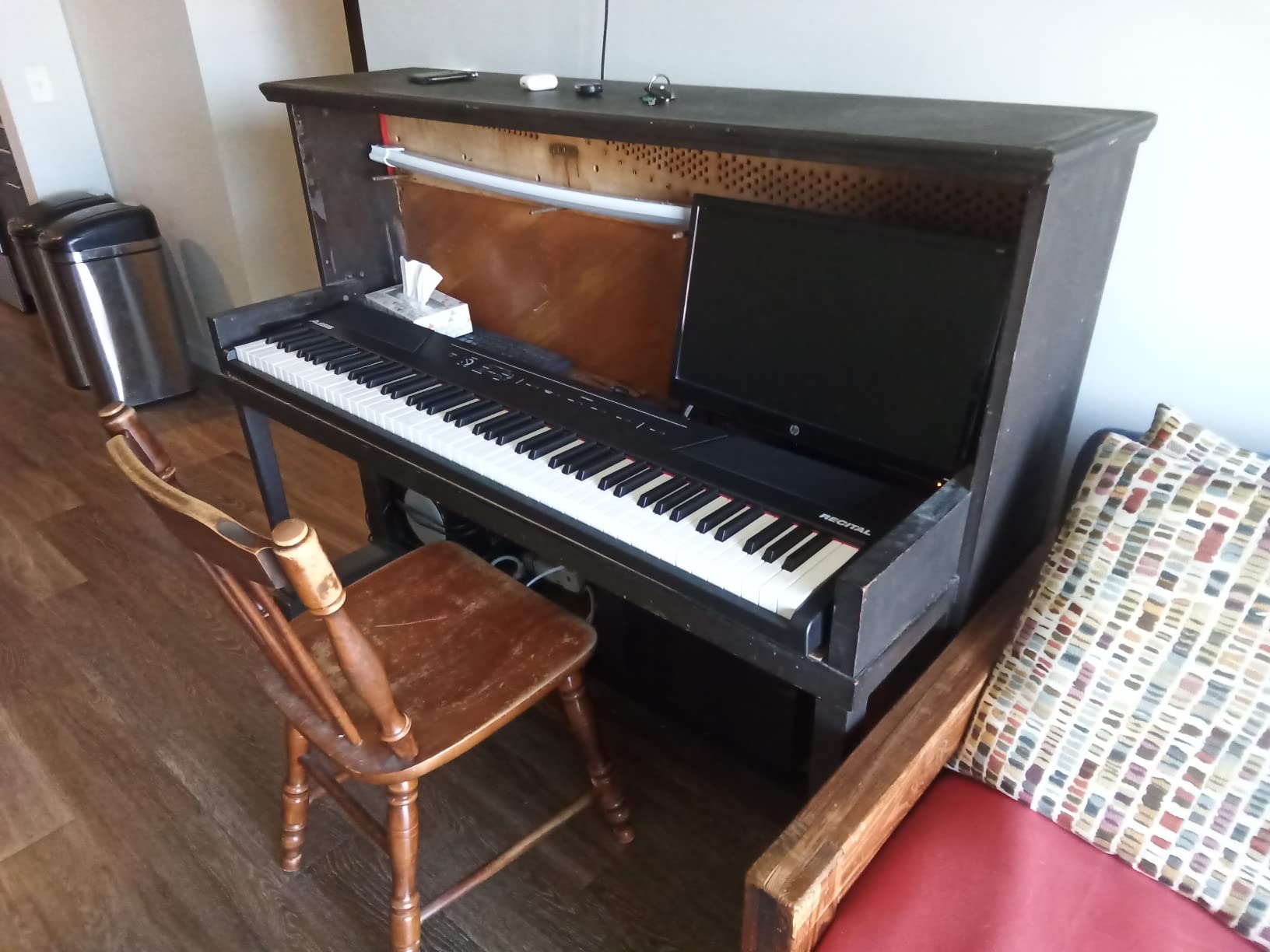 Recital - 88 Key Digital Piano Keyboard with Semi-Weighted Keys, 2x20W Speakers, 5 Voices, Split, Layer and Lesson Mode, FX and Piano Lessons customer photo 2