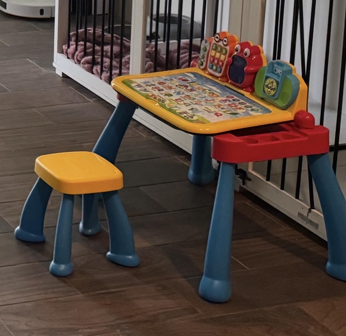 VTech Touch and Learn Activity Desk Deluxe (Frustration Free Packaging) customer photo 1