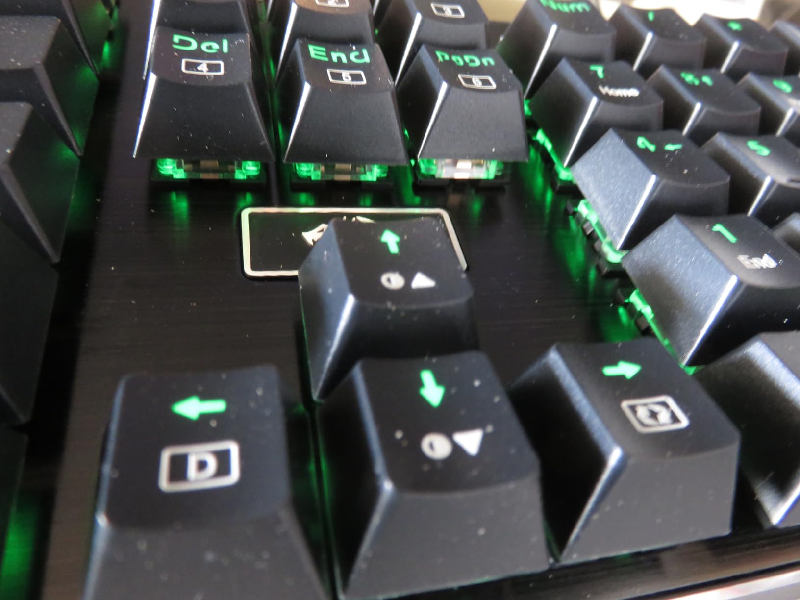 Redragon K556 Wired RGB Mechanical Gaming Keyboard, 104-Key Aluminum Board | Rock-Solid Metal Build, 20 Backlits Immersive ESports Vibe, Hot-swap Comfortable Tactile Brown Switch for Long-Time Typing customer photo 2
