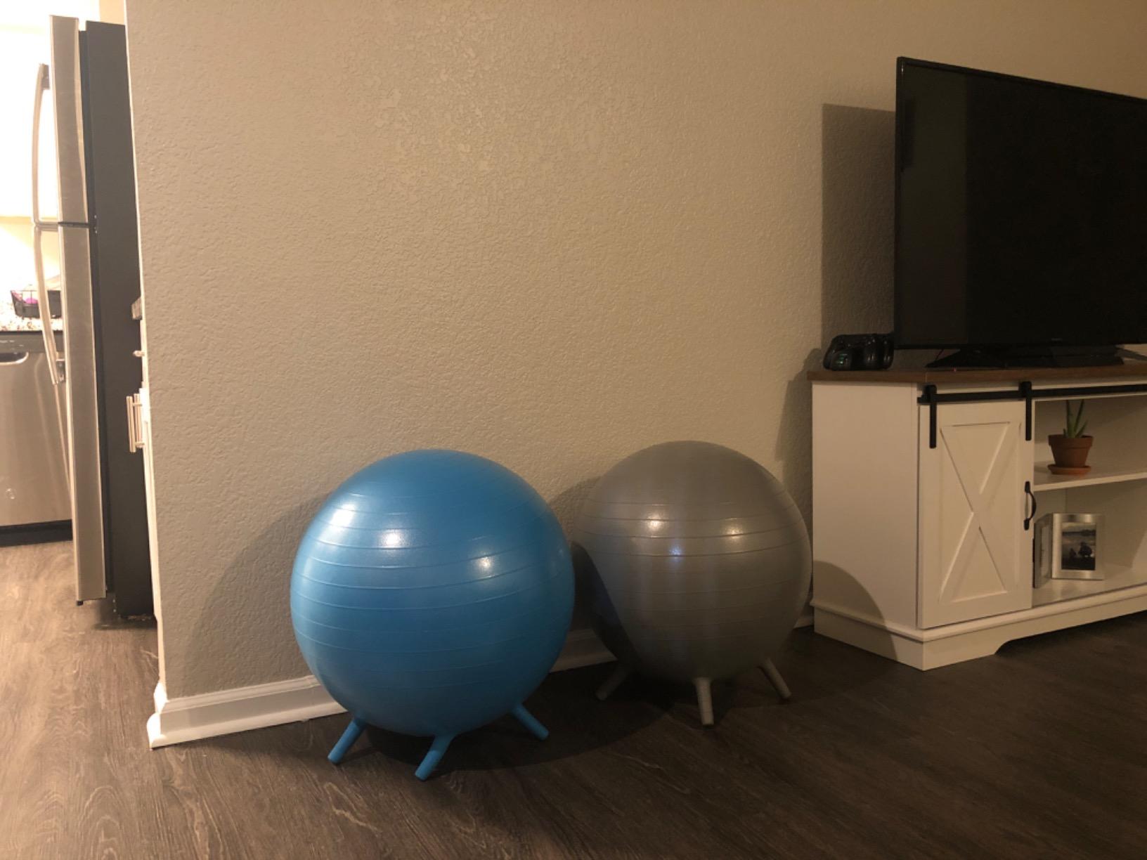 Gaiam Kids Stay-N-Play Balance Ball Chair, Built-In Legs | Active Classroom Seating | Core Engagement | Kids Desk Chair | Pump Included customer photo 2
