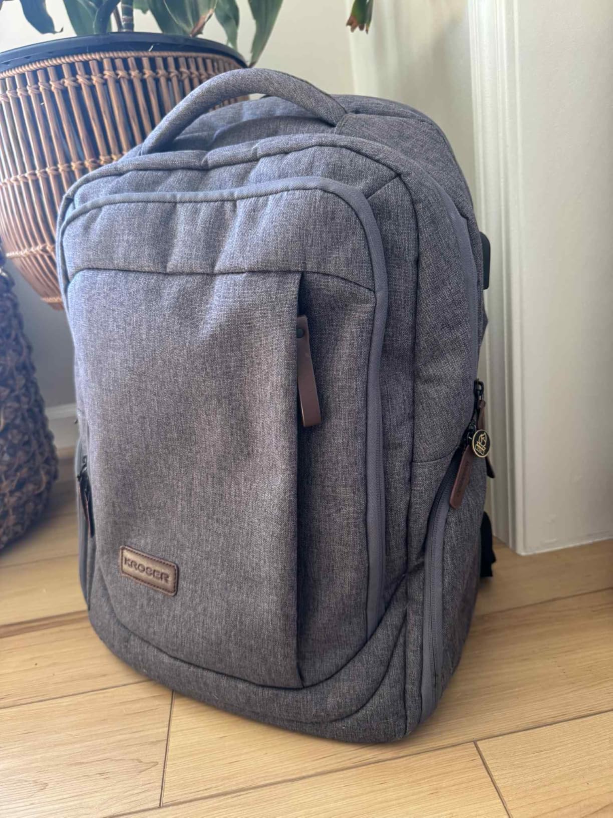 KROSER Laptop Backpack Large Computer Backpack Fits up to 17.3 Inch Laptop with USB Charging Port Water-Repellent Travel Backpack Casual Daypack for Business/College/Women/Men, Charcoal Black customer photo 2
