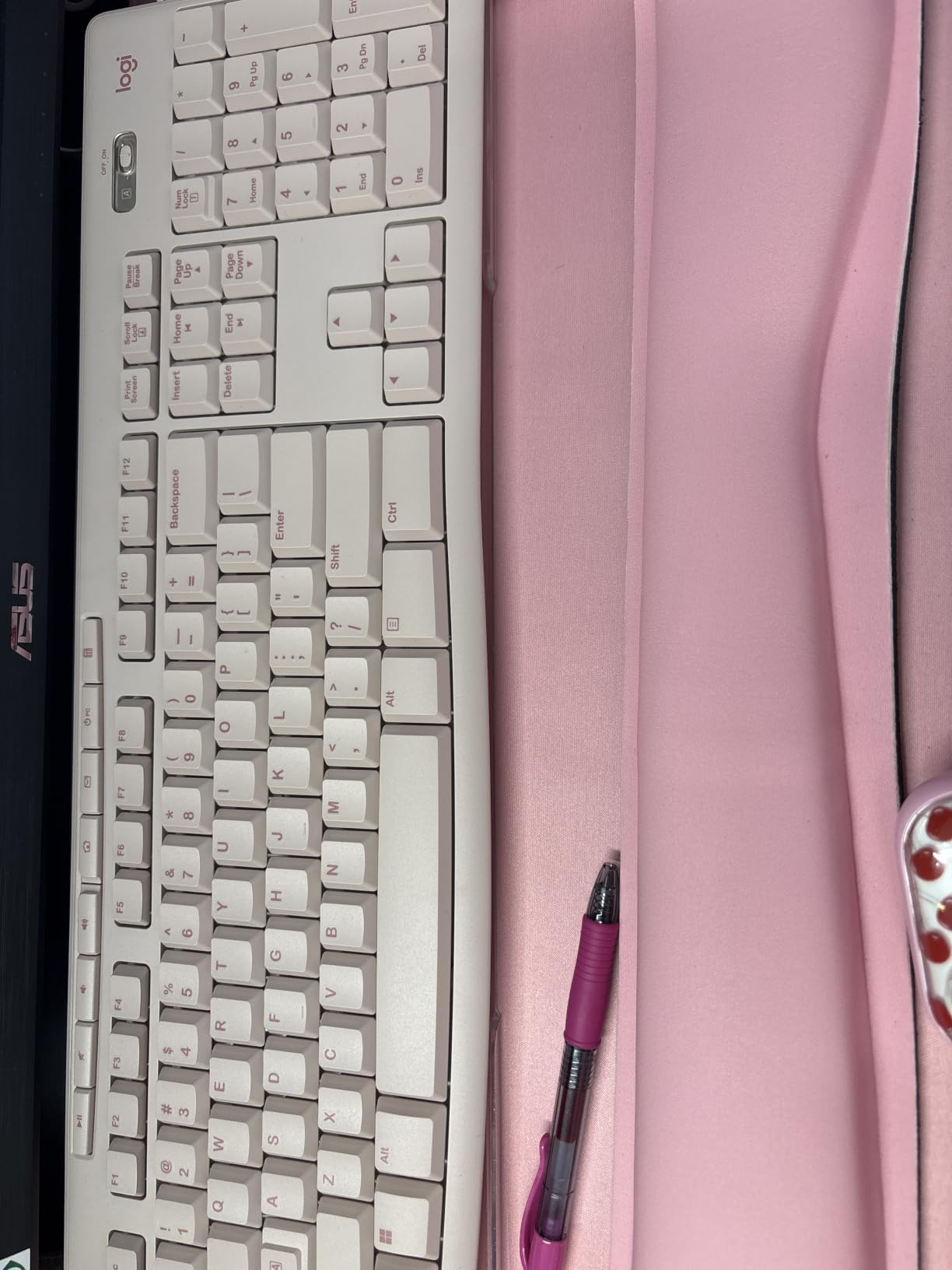 Logitech MK270 Full Size Wireless Keyboard and Mouse Combo - Black customer photo 2