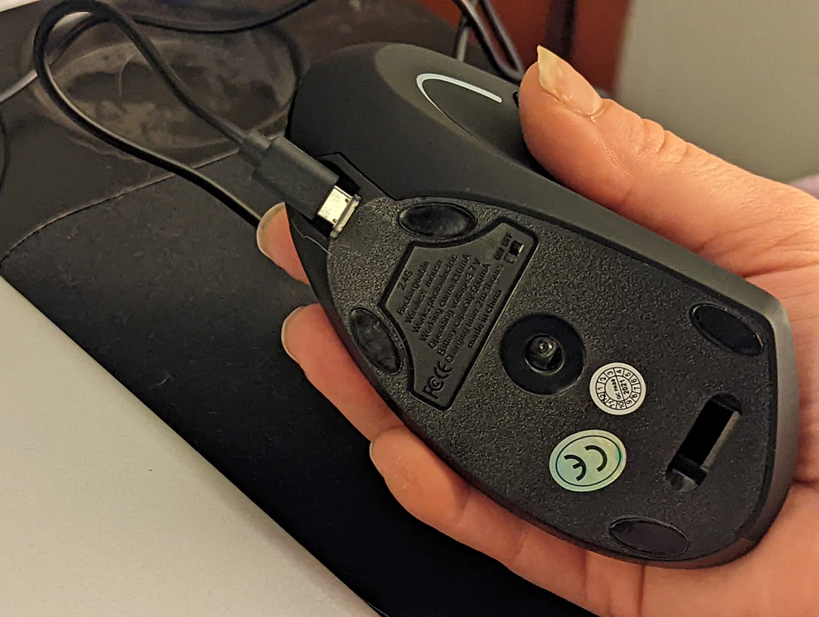 Lekvey Ergonomic Mouse, Rechargeable Vertical Wireless Mouse, Comfort Grip | Long Battery Life, USB-C Charging, Quiet Click, Carpal Tunnel Support, 2.4G Wireless, 3DPI 800/1200/1600, for Laptop, Mac, PC customer photo 2