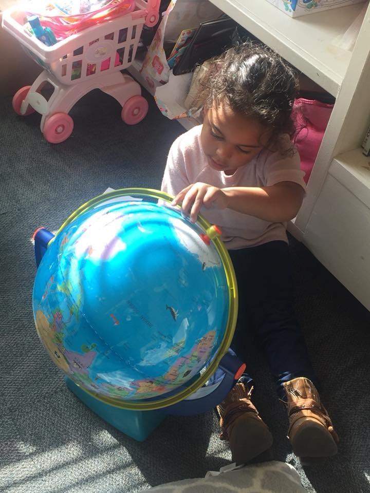 Educational Insights GeoSafari Talking Globe - Interactive Globe for Kids Ages 4-8, Learning Geography for Kids, Electronic Learning & Education Toys, Interactive World Map Featuring Bindi Irwin customer photo 2