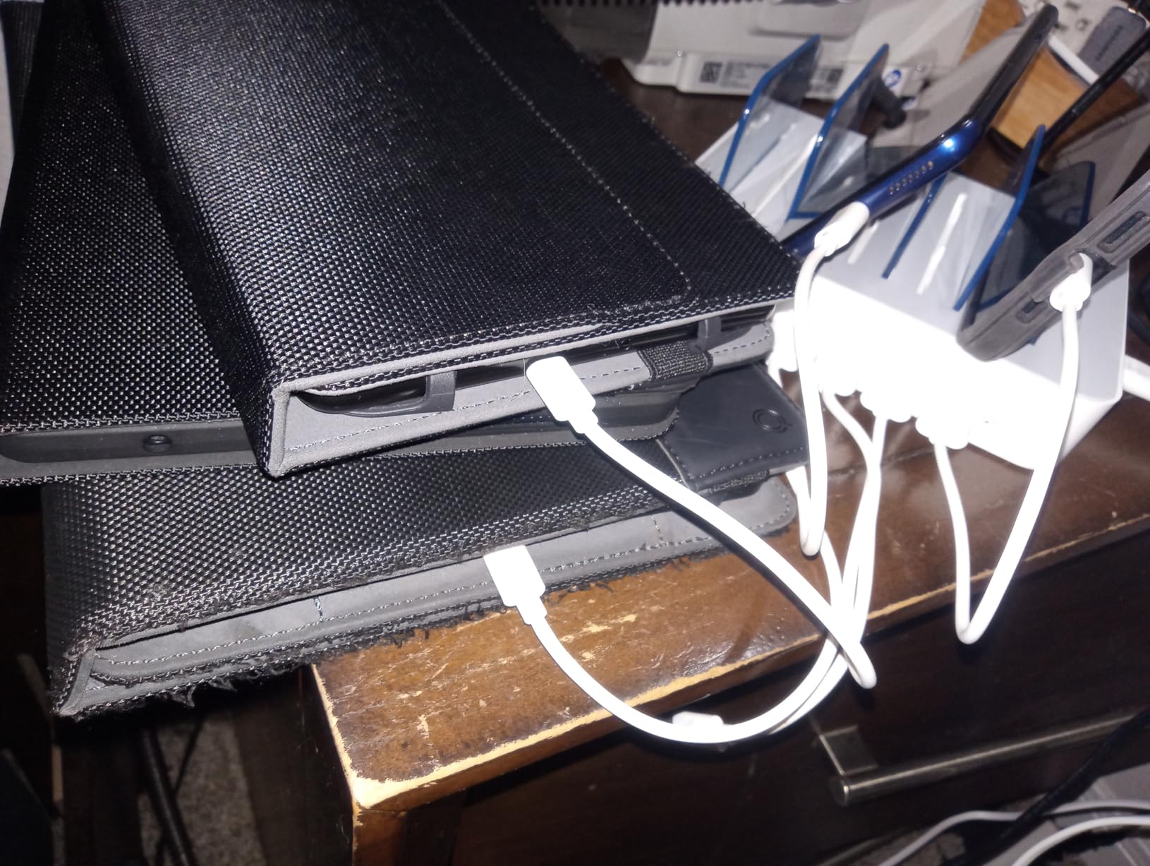 MSTJRY Charging Station for Multiple Devices: 5 Port Multi USB-A Charger Stations Multi-Device Organizer Charging Dock Designed for iPhone iPad Cell Phone Tablets (7 Short Cables Included) customer photo 1