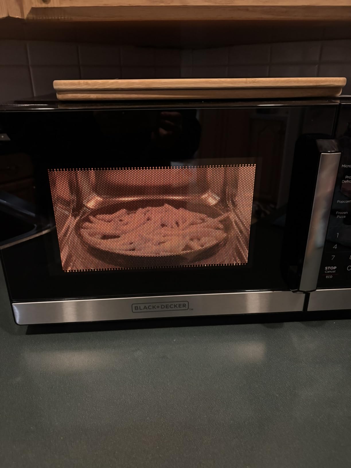 BLACK+DECKER EM720CB7 Digital Microwave Oven with Turntable Push-Button Door, Child Safety Lock, 700W, Stainless Steel, 0.7 Cu.ft customer photo 1