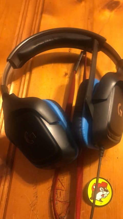 Logitech G432 Wired Gaming Headset, 7.1 Surround Sound, DTS Headphone:X 2.0, Flip-to-Mute Mic, PC (Leatherette) Black/Blue customer photo 1
