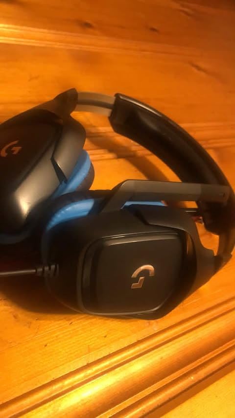 Logitech G432 Wired Gaming Headset, 7.1 Surround Sound, DTS Headphone:X 2.0, Flip-to-Mute Mic, PC (Leatherette) Black/Blue customer photo 2