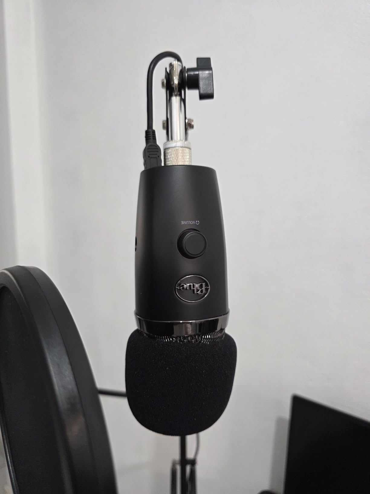 Logitech for Creators Blue Yeti Nano USB Microphone for Gaming, Streaming, Podcasting, Twitch, YouTube, Discord, Recording for PC and Mac, Plug & Play - Blackout customer photo 1