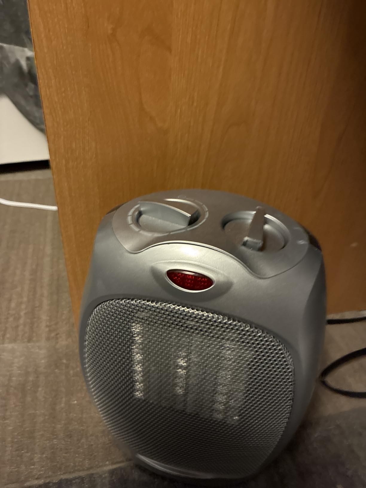 Amazon Basics Ceramic Space Heater, Portable Indoor Heating Solution, With Overheat and Tip-Over Protection, Thermostat, Non-Oscillating, 1500W, Fast Heating, Silver customer photo 2
