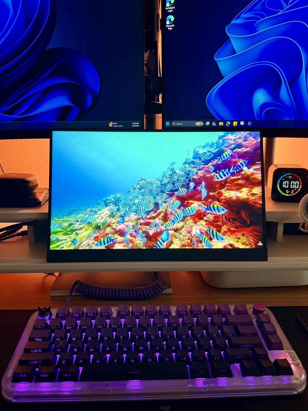 cocopar Portable Monitor 15.6 Inch 1080P FHD 60Hz 85% sRGB Travel Monitor with Speaker HDMI USB-C Second Screen for Laptop MacBook Surface PC Xbox PS4/5, VESA Mountable, with Cover Stand customer photo 2