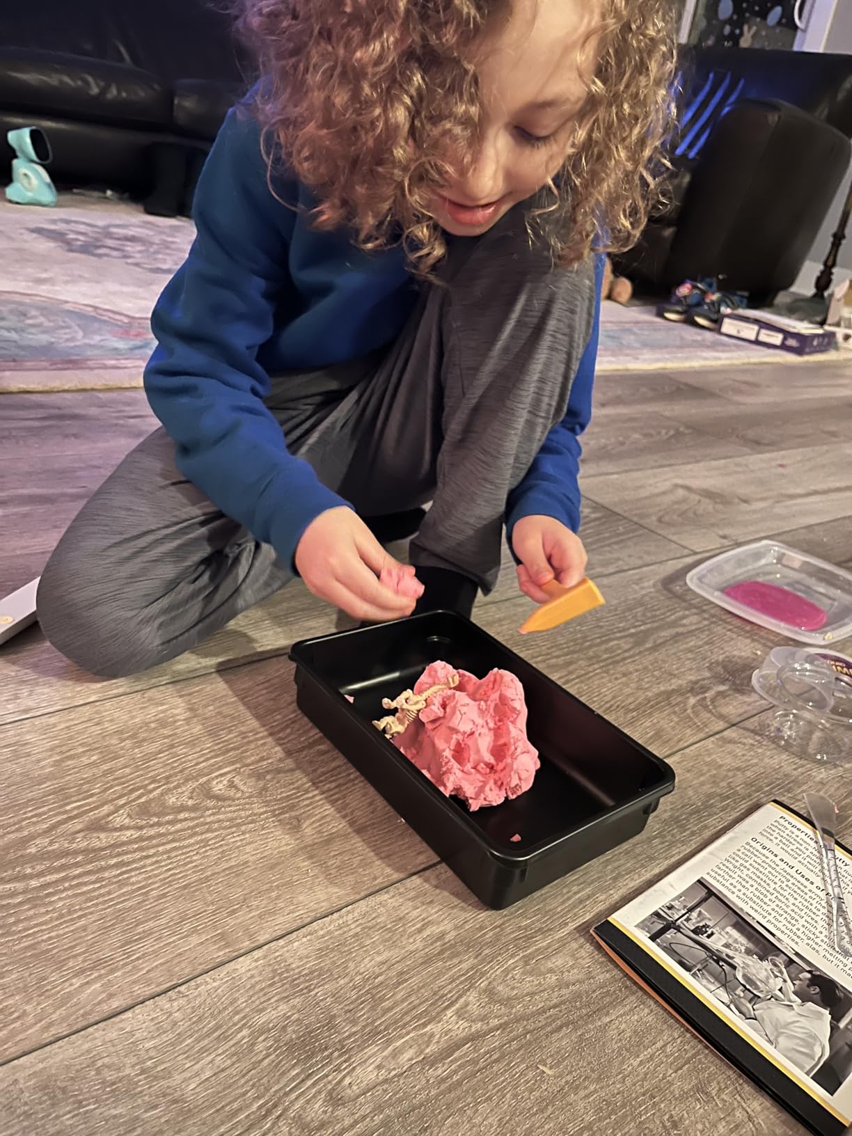 National Geographic Earth Science Kit with 100+ Activities for Kids 8-12 | Crystal Growing, Volcano Experiments, Rock Collection, Earth Science Activities, STEM Projects, Birthday Gift customer photo 1