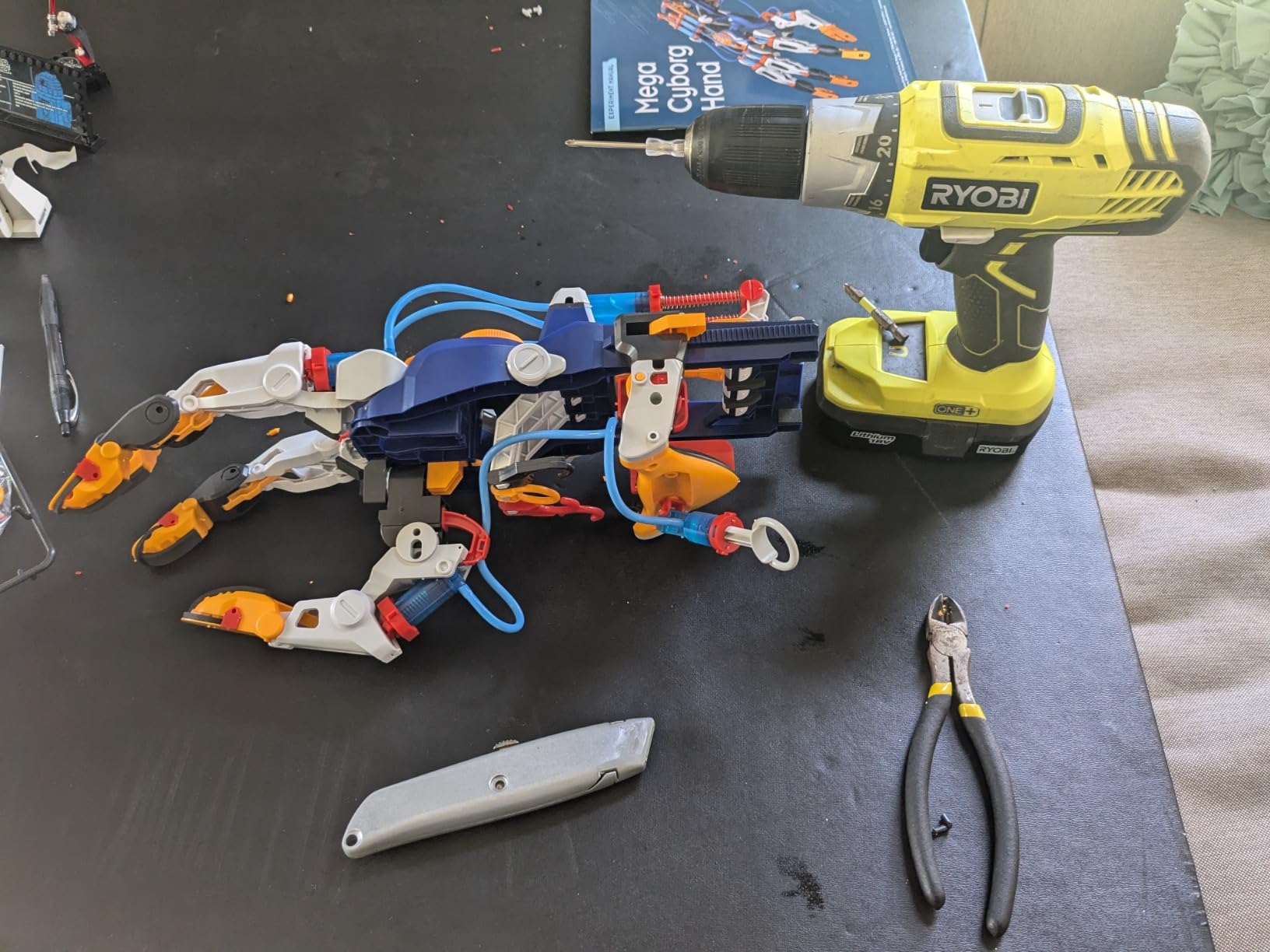 Thames & Kosmos Mega Cyborg Hand STEM Experiment Kit customer photo 2