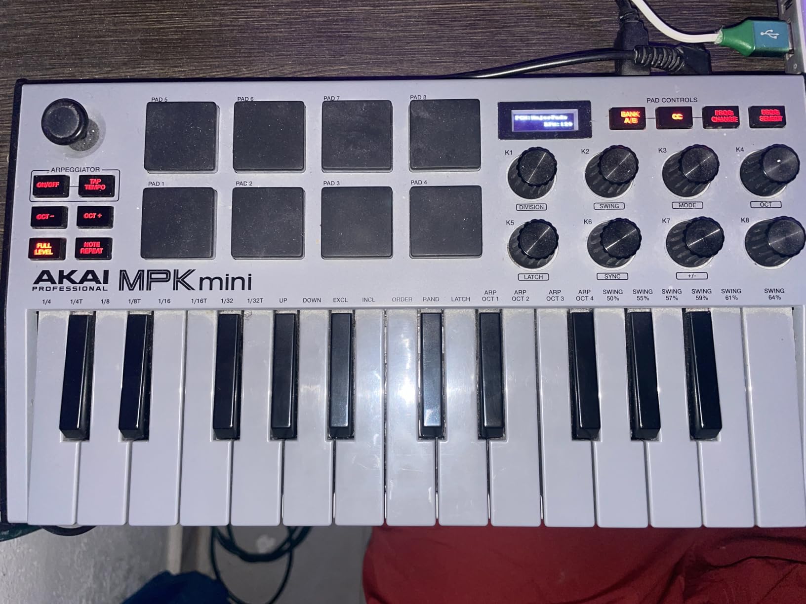 Akai Professional MPK Mini MK3 25-Key USB MIDI Keyboard Controller | Velocity-Sensitive Mini Keys, 8 MPC Pads, 8 Knobs, Software Suite Included customer photo 1