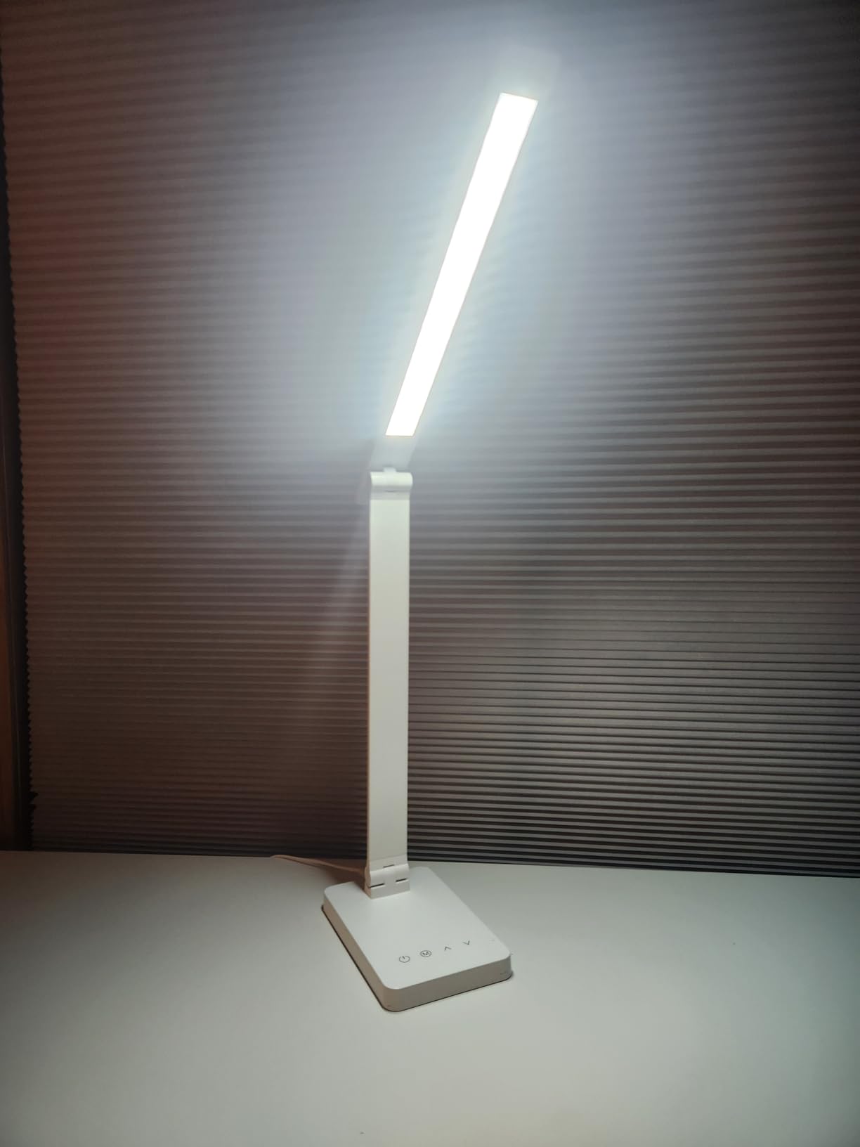 Lepro LED Desk Lamp, Metal Desk Light 9.5W 800lm, Best Task Lamp, 5 Color Modes 5 Brightness Level, Dimmable Home Office Desktop Lamp for Reading, Crafting, Sewing, Puzzle, Nail, White customer photo 2
