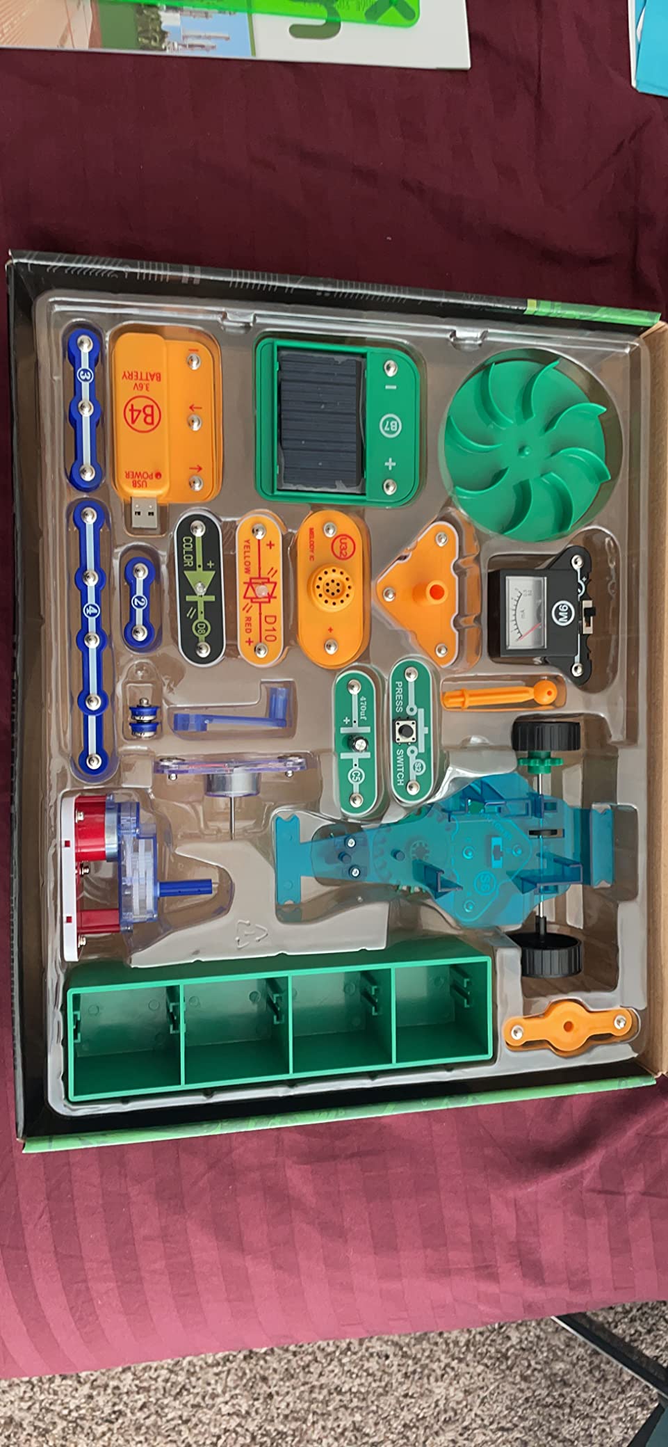 Snap Circuits Green Energy Electronics Exploration Kit | Over 125 Exciting STEM Projects | Full Color Project Manual | 45+ Snap Circuits Parts | STEM Educational Toys for Kids 8+ customer photo 2