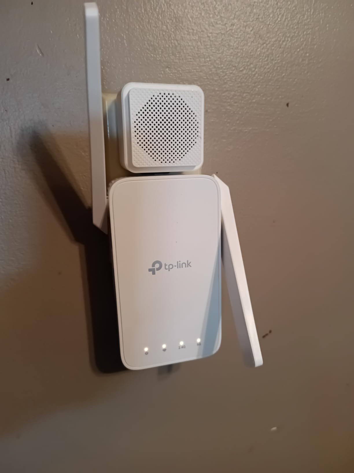 TP-Link AC1200 WiFi Extender (RE315) - 1.2Gbps Home Signal Booster, Dual Band 5GHz/2.4GHz, Up to 1600 Sq.ft and 32 Devices, EasyMesh Compatible, One Ethernet Port customer photo 2