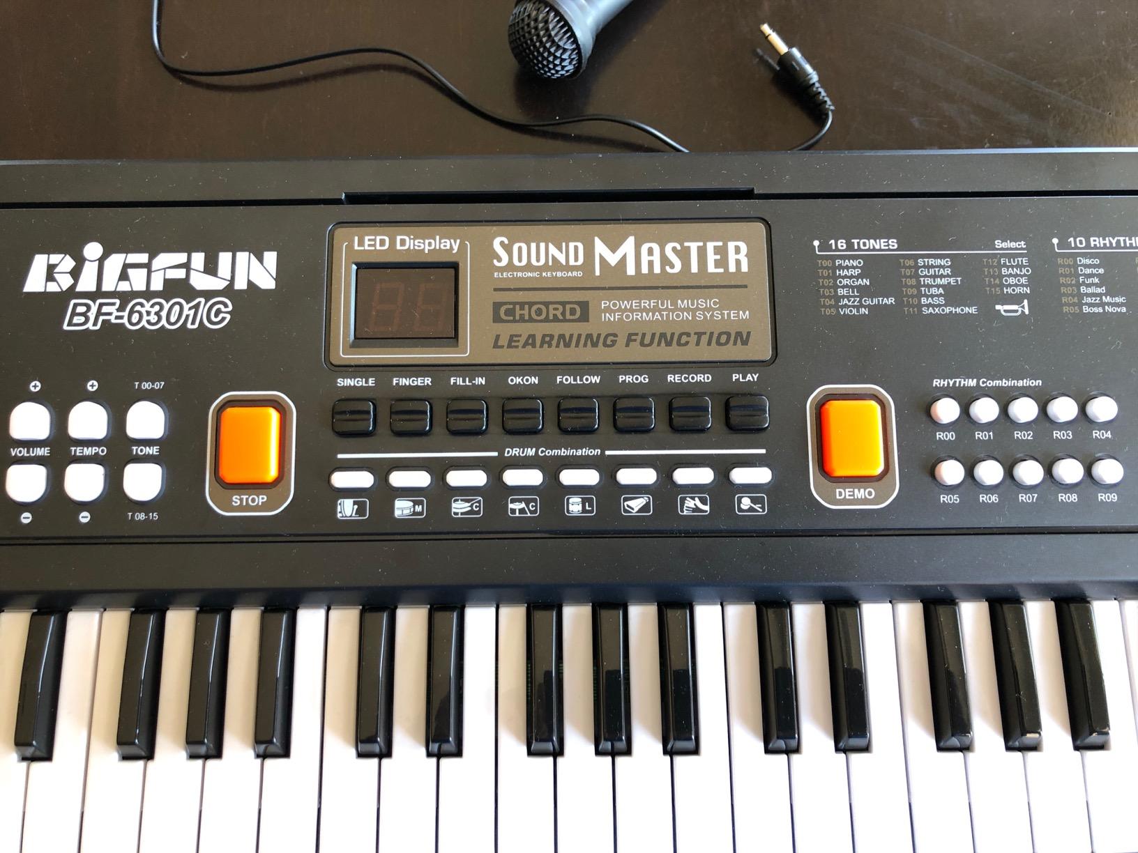 M SANMERSEN Kids Piano, 61-Key Electronic Piano Keyboard with Microphone, Music Educational Instrument Toy, Kids Keyboard Piano for Beginners Ages 3-12 customer photo 1