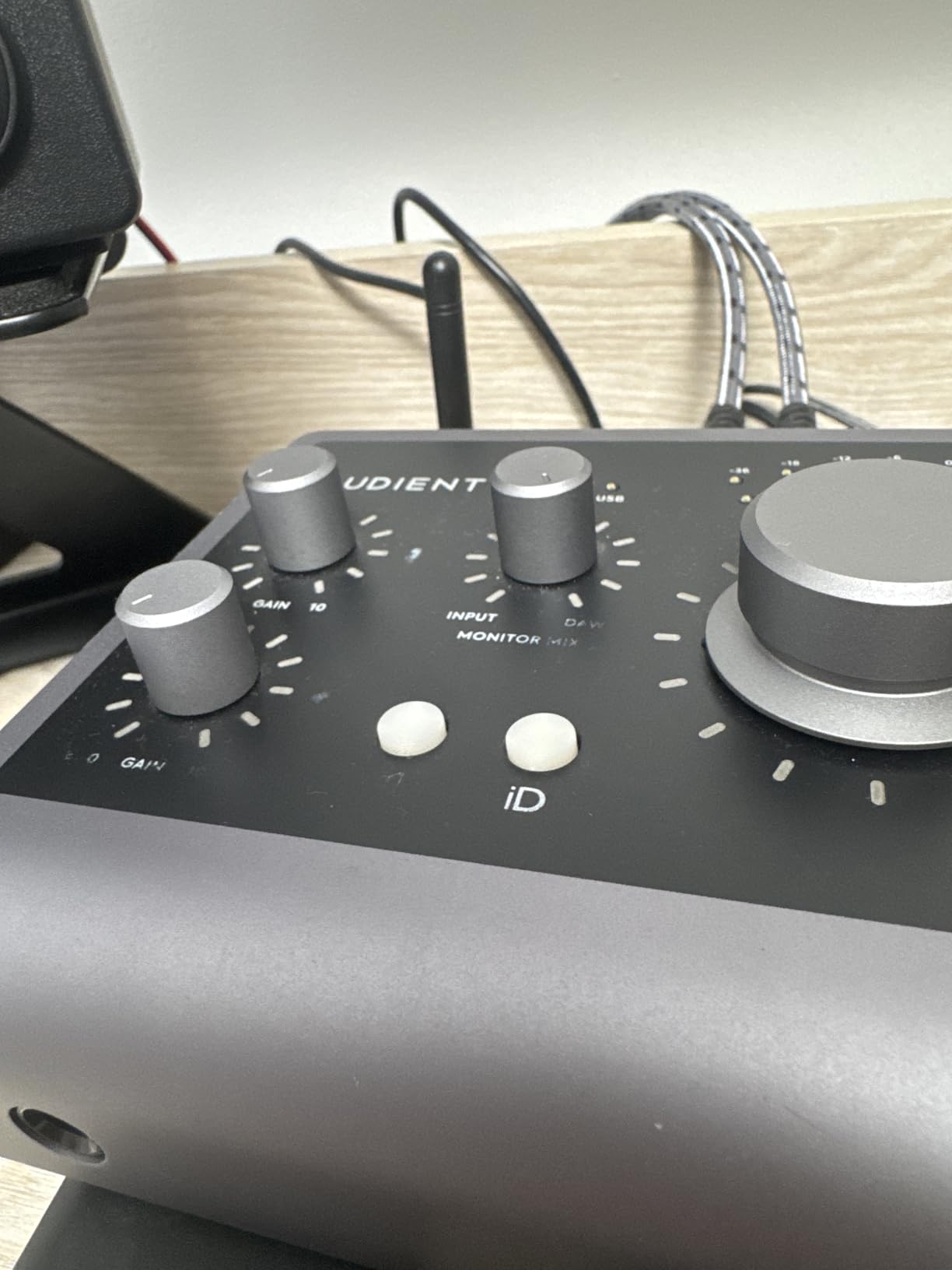 Audient Audio Interface iD4 MKII, Class A Console Microphone Preamp, High Speed USB-C, Monitor Mix and Monitor Panning Function, 2 Headphone Outputs, Mac/PC/iOS Compatible customer photo 1