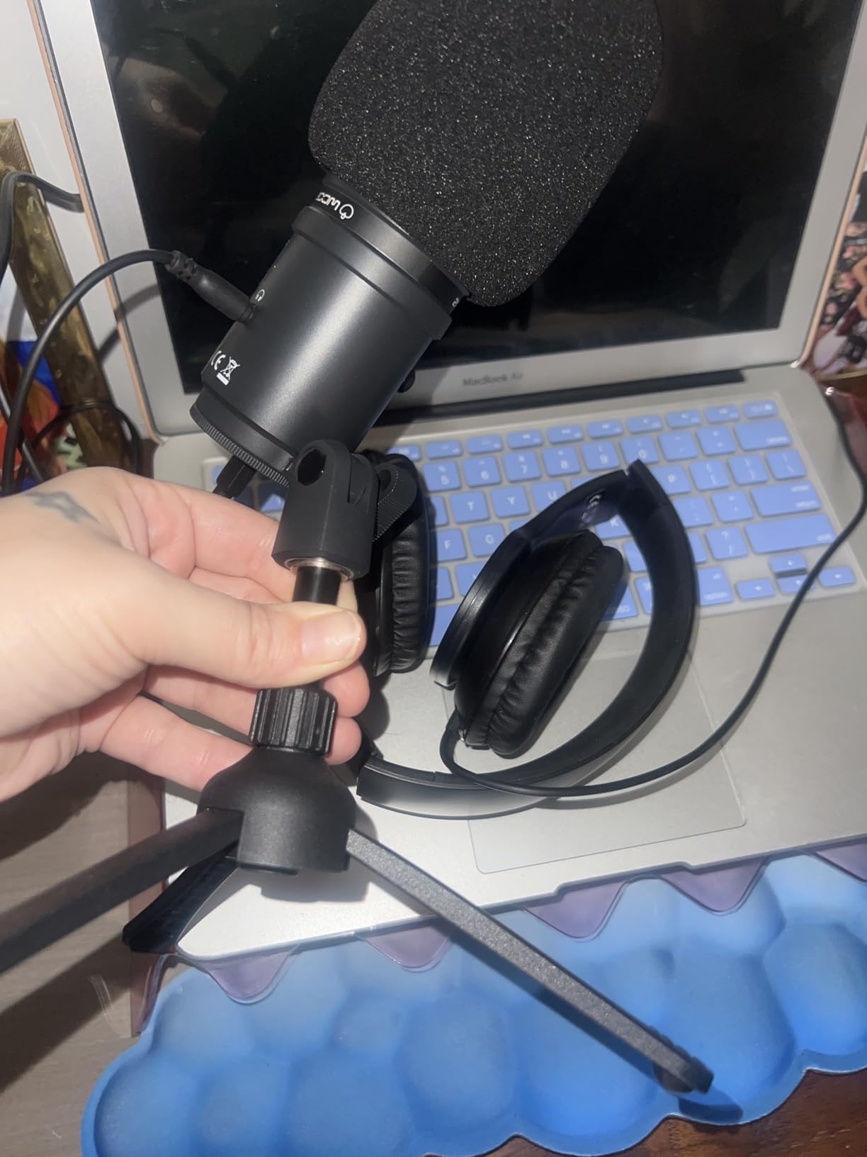 Zoom Zum-2 Podcast Mic Pack for Podcasting, Music, and Voice-Overs, Includes USB Microphone, Headphones, Tripod, Windscreen, and USB Cable customer photo 1