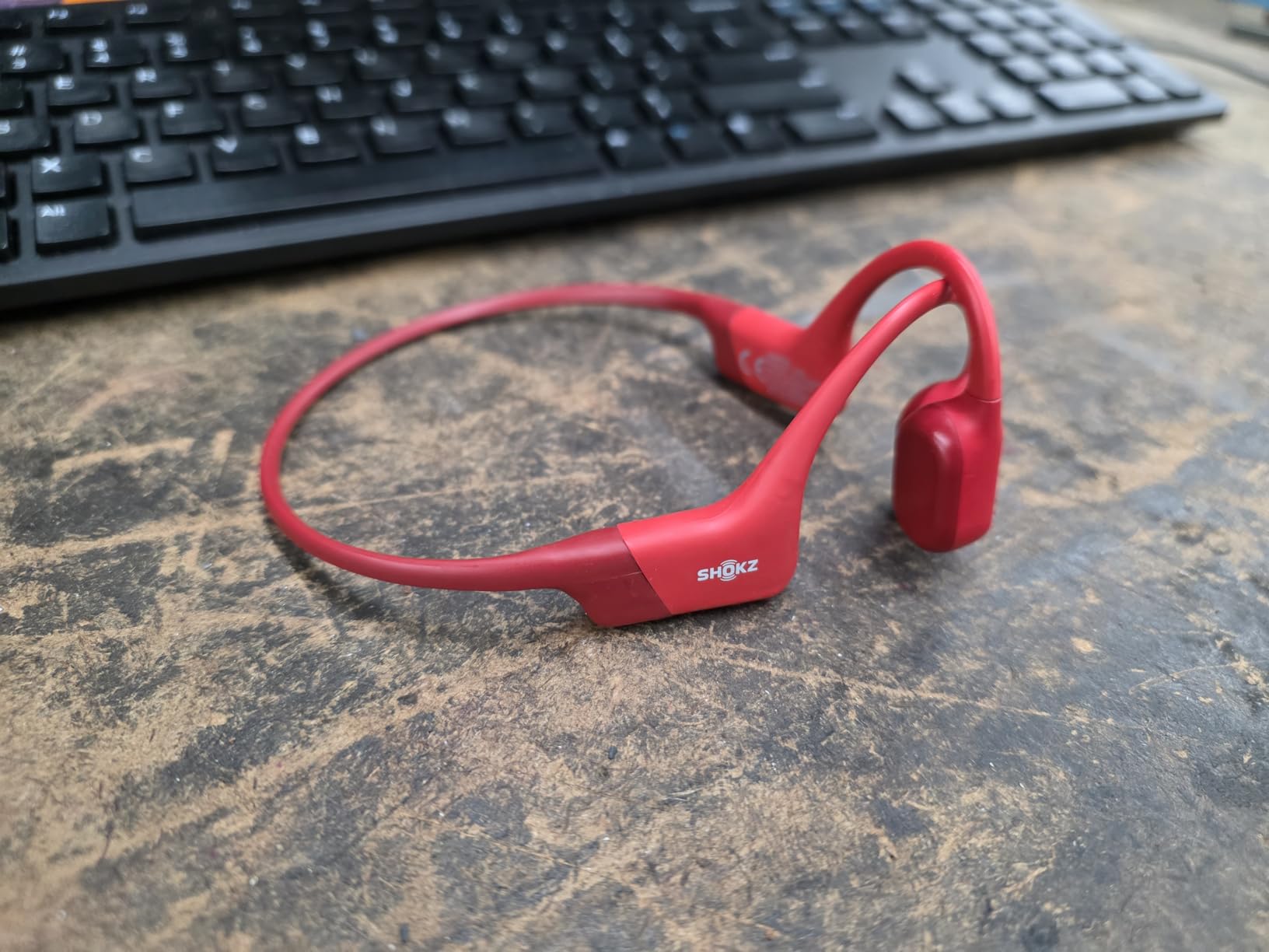 SHOKZ OpenRun Bone Conduction Open-Ear Bluetooth Sport Headphones, Running Workout, Sweat Headband, IP67 Sweat Resistant, 8H Playtime, Mic, Black customer photo 1