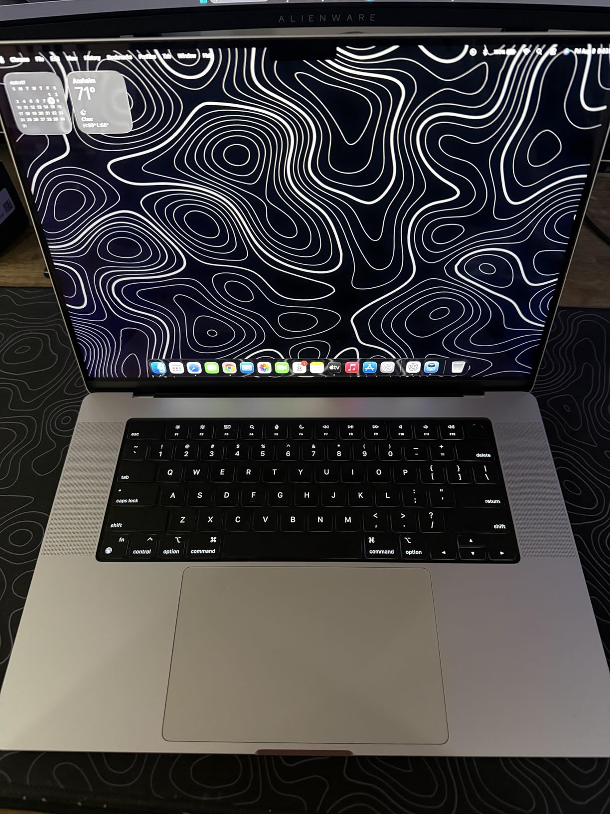 2021 Apple MacBook Pro (16-inch, M1 Pro chip with 10-core CPU and 16-core GPU, 16GB RAM, 1TB SSD) - Silver customer photo 2