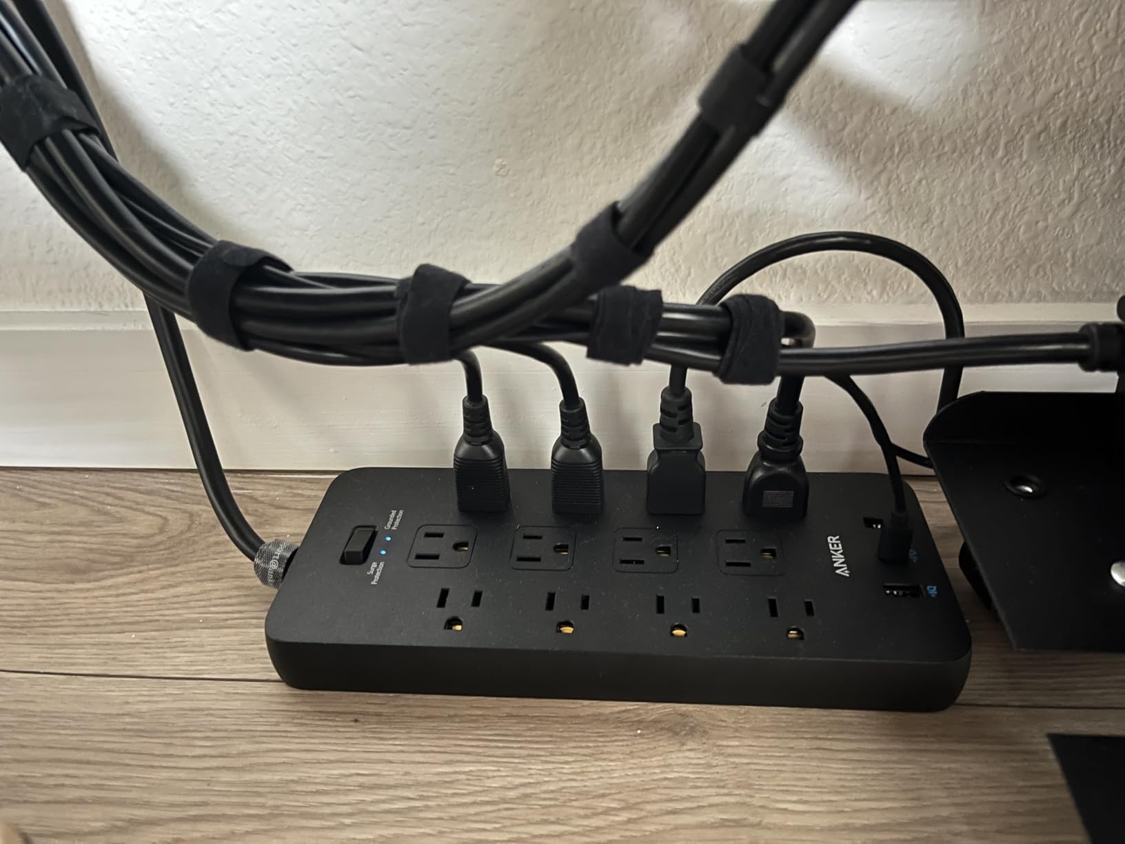 Anker Power Strip with 2100J Surge Protector, Outlet Extender, 5ft Extension Cord with Multiple Outlets, 12 AC, 2 USB A, 1 USB C Port for 20W, Home Office, Dorm Room Essentials, TUV Listed customer photo 2