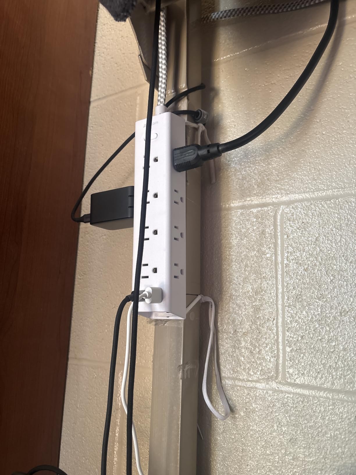 Surge Protector Power Strip - 10 FT Extension Cord, Power Strip with 12 Widely AC Outlet 4 USB, Flat Plug Wall Mount Overload Protection, 1050J, Desk Charging Station for Home Office, ETL Listed, White customer photo 1