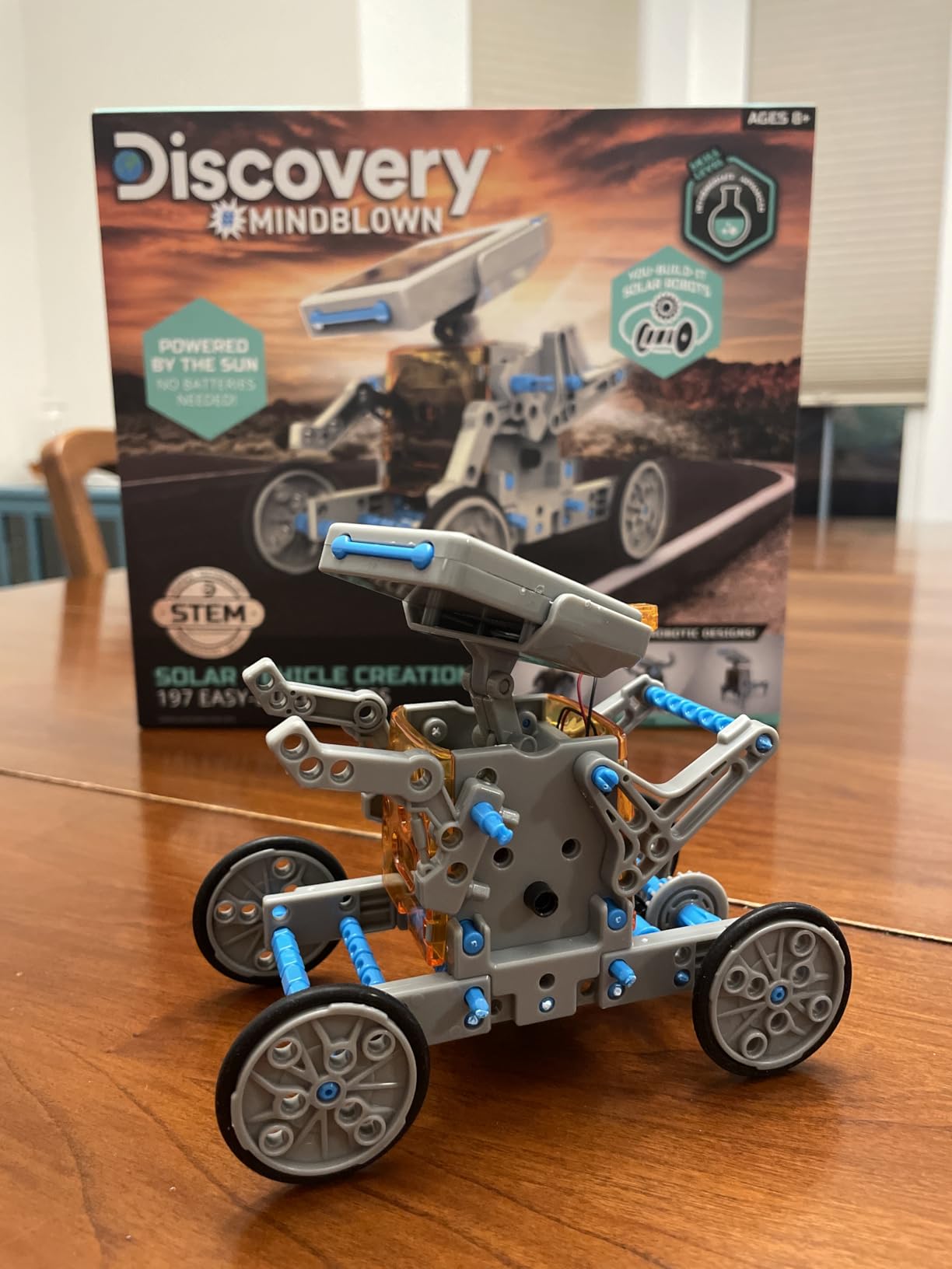 Discovery STEM 12-in-1 Solar Robot Creation 197-Piece Kit with Working Solar Powered Motorized Engine and Gears, Construction Engineering Set for Ages 8 and Up customer photo 1
