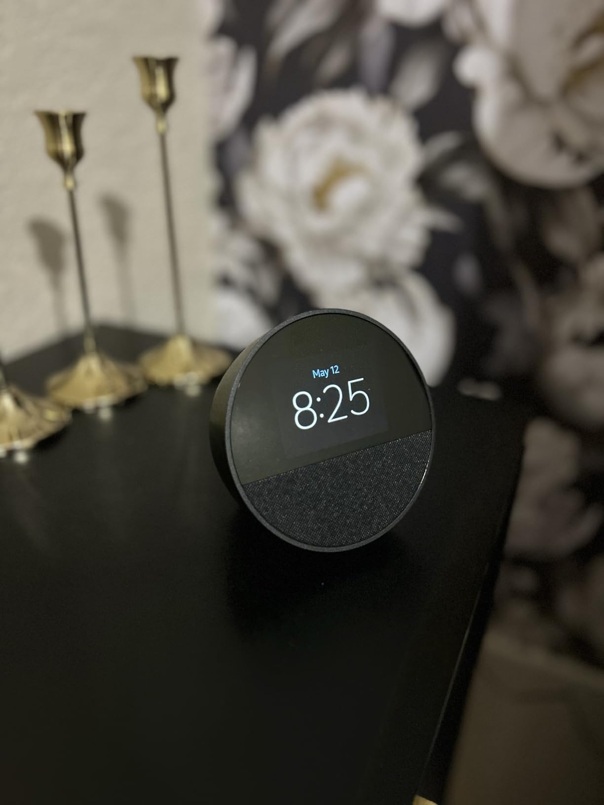 Amazon Echo Spot (newest model), Smart alarm clock, Glacier White customer photo 1