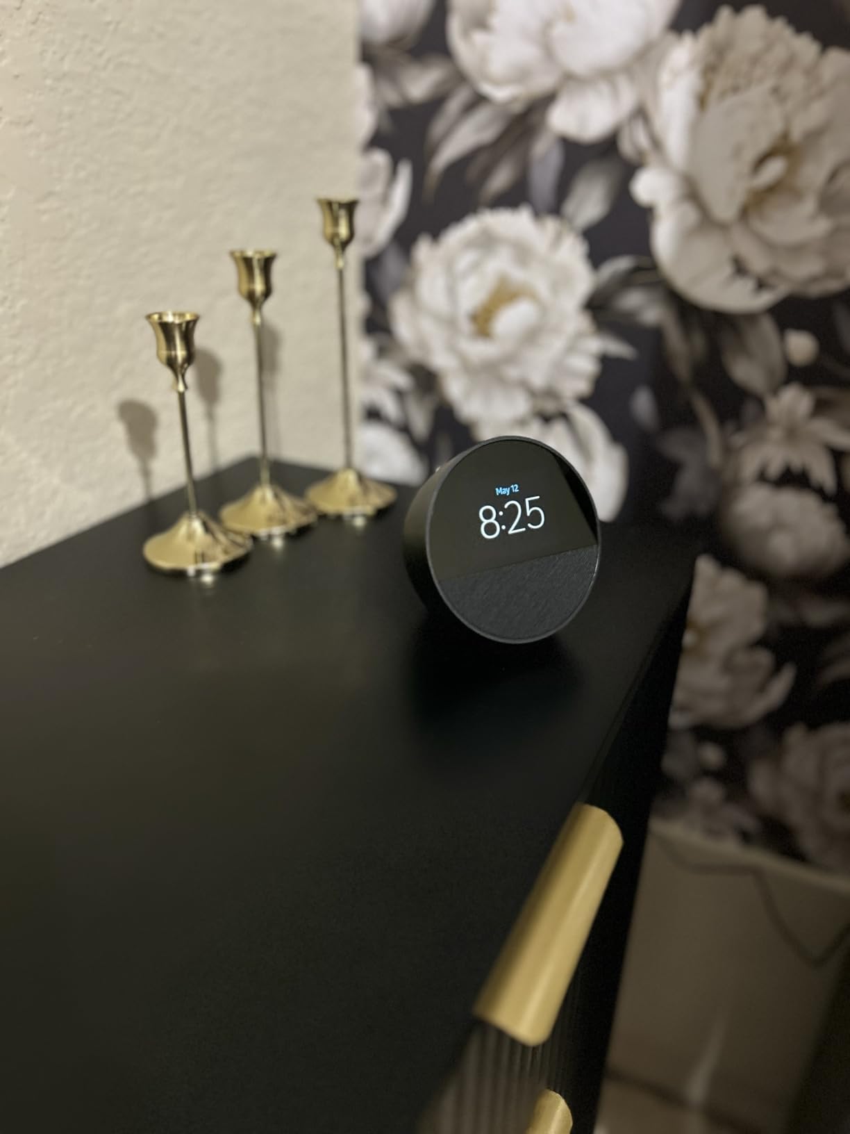 Amazon Echo Spot (newest model), Smart alarm clock, Glacier White customer photo 2