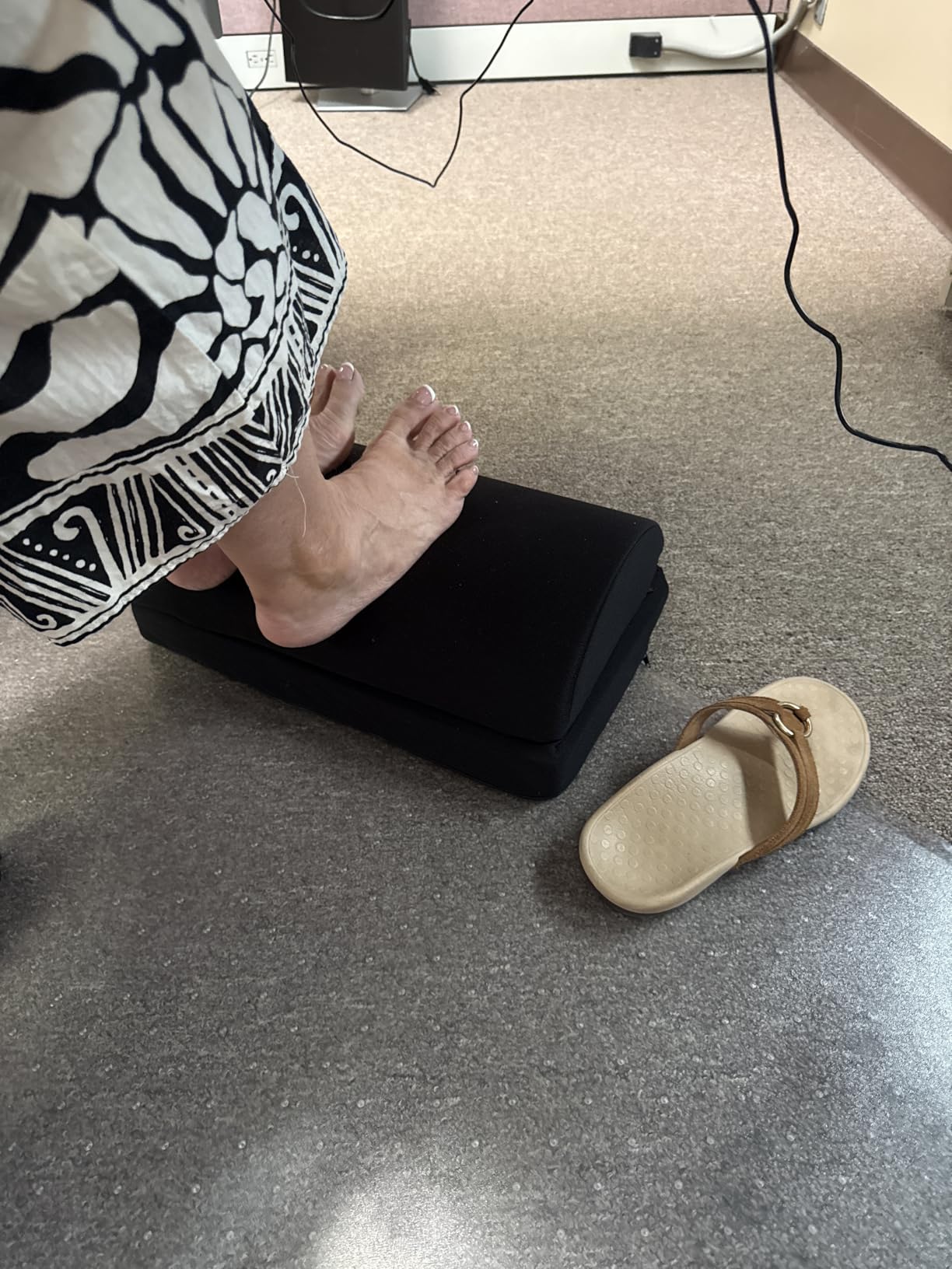 BlissTrends Foot Rest Under Desk, Foot Stool with 2 Adjustable Heights | Comfortable Footrest with Washable Cover for Car, Home and Office to Relieve Back, Lumbar, Knee Pain (Large, Black) customer photo 1