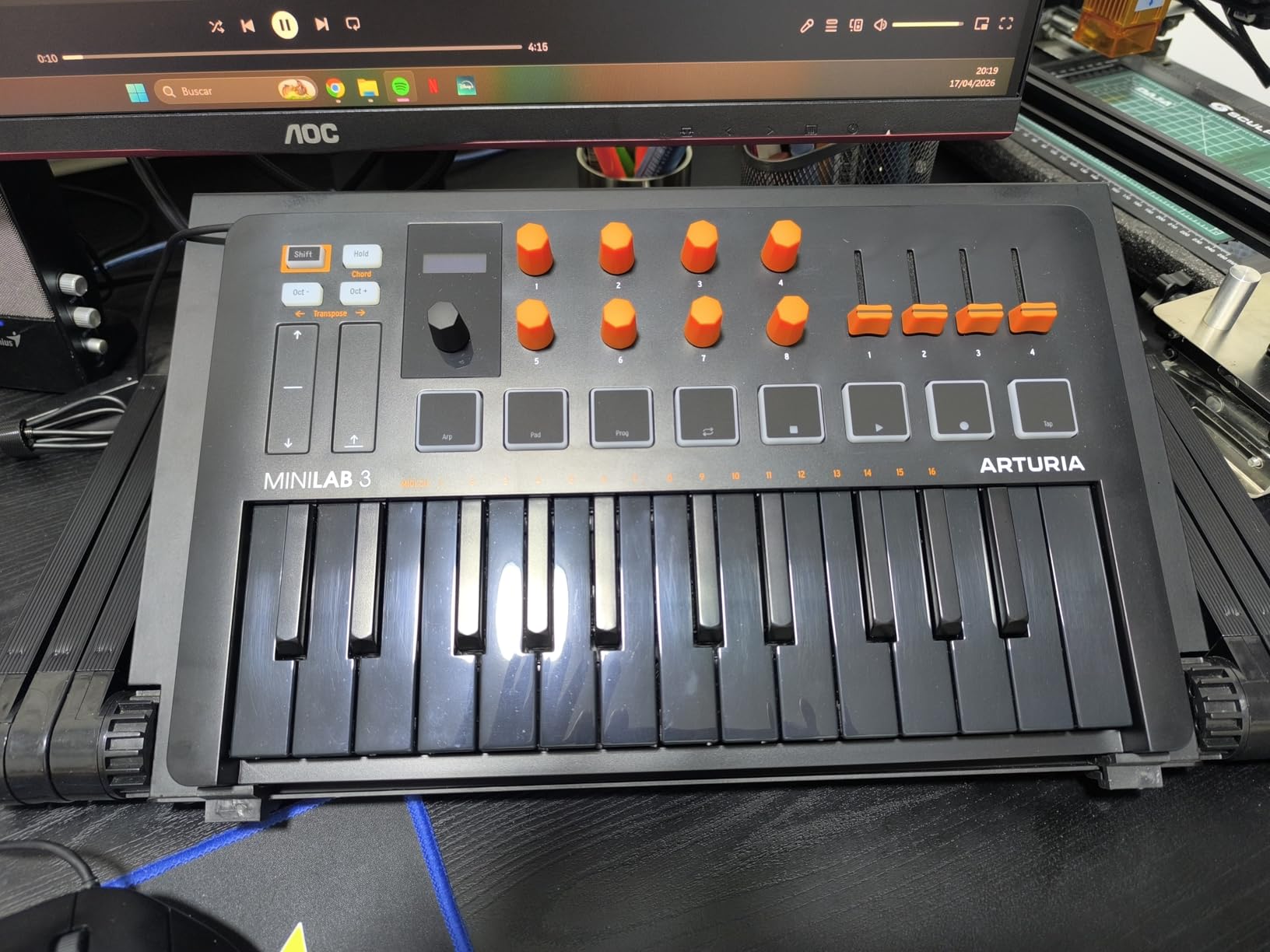 Arturia MiniLab 3 Universal MIDI Controller, White | All in One Software Package, 25 Keys, 8 Multi-Color Pads, White customer photo 2