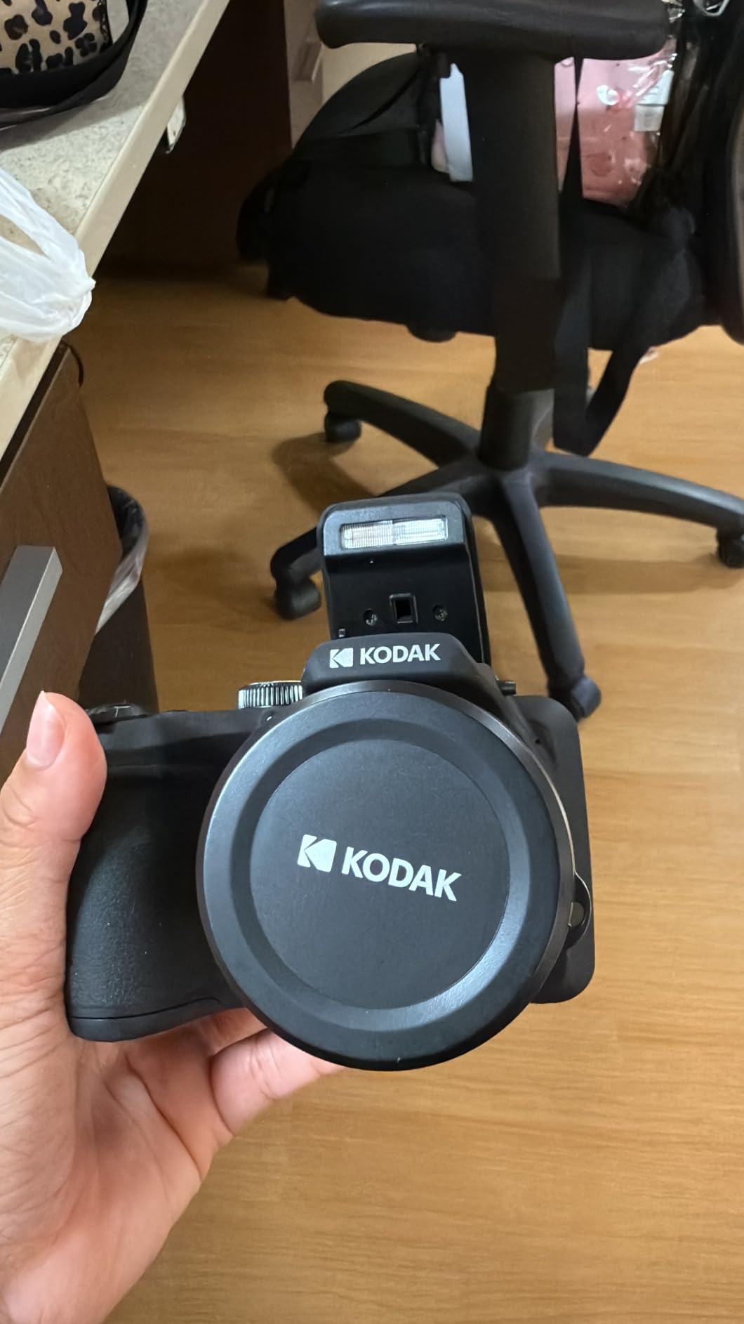 Kodak PIXPRO AZ405-WH 20MP Digital Camera, 40X Zoom, 24mm Wide Angle Lens, Image Stabilization, 1080P Full HD Video, 3