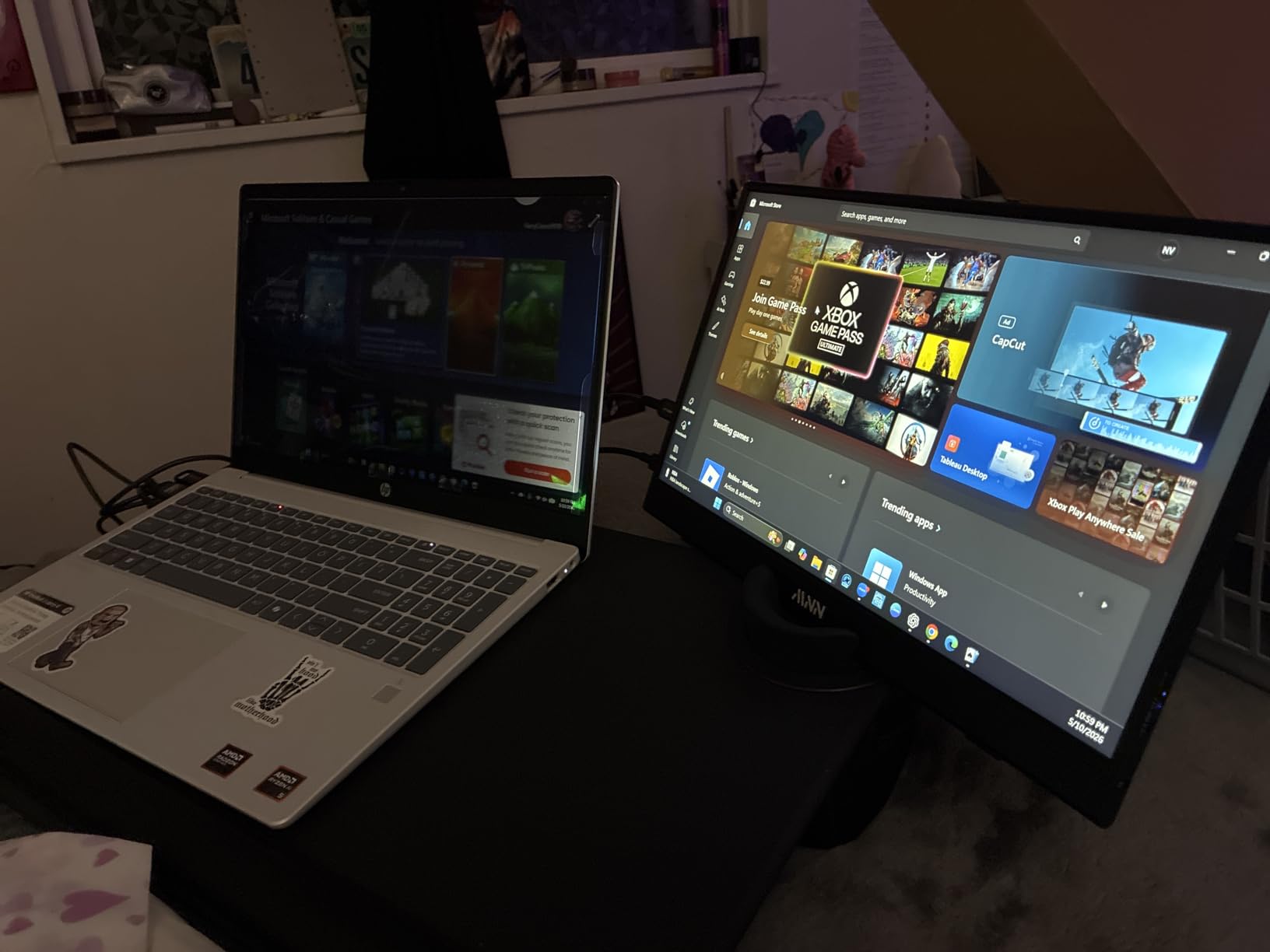 SAIJI Laptop Lap Desk, Portable Laptop Desk for Bed - Fits Up to 17