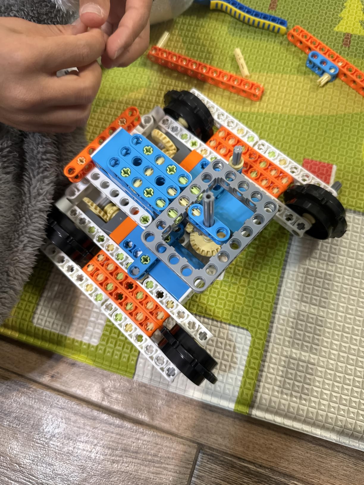 WhalesBot E7 Pro Coding & Remote Control Robot Kit for Kids 8+, Scratch & Modular Programming, Educational Engineering Science Toy Set with Smart Controller/Sensors/Motors for Kids Ages 8-12, 12-16 customer photo 1