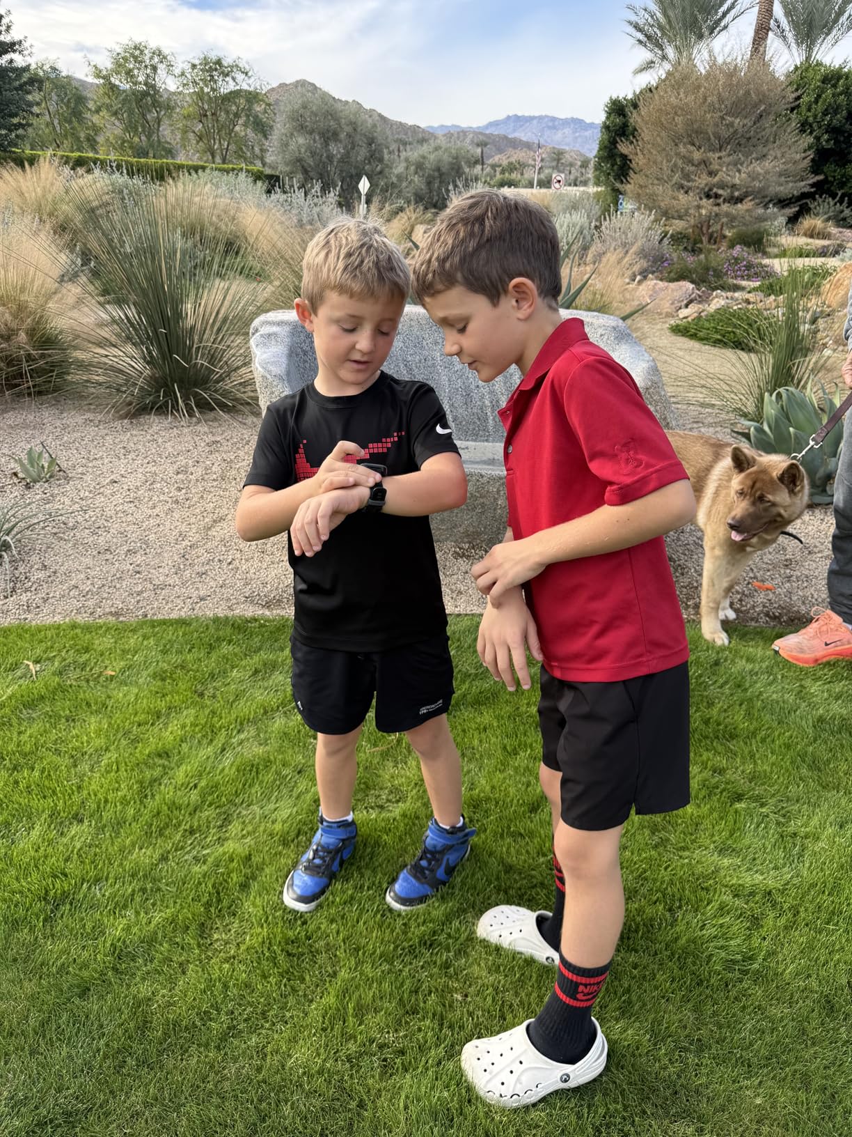 Garmin Bounce, Kids Smartwatch, Two-Way Text and Voice Messaging, Location Tracking, Green Burst customer photo 2