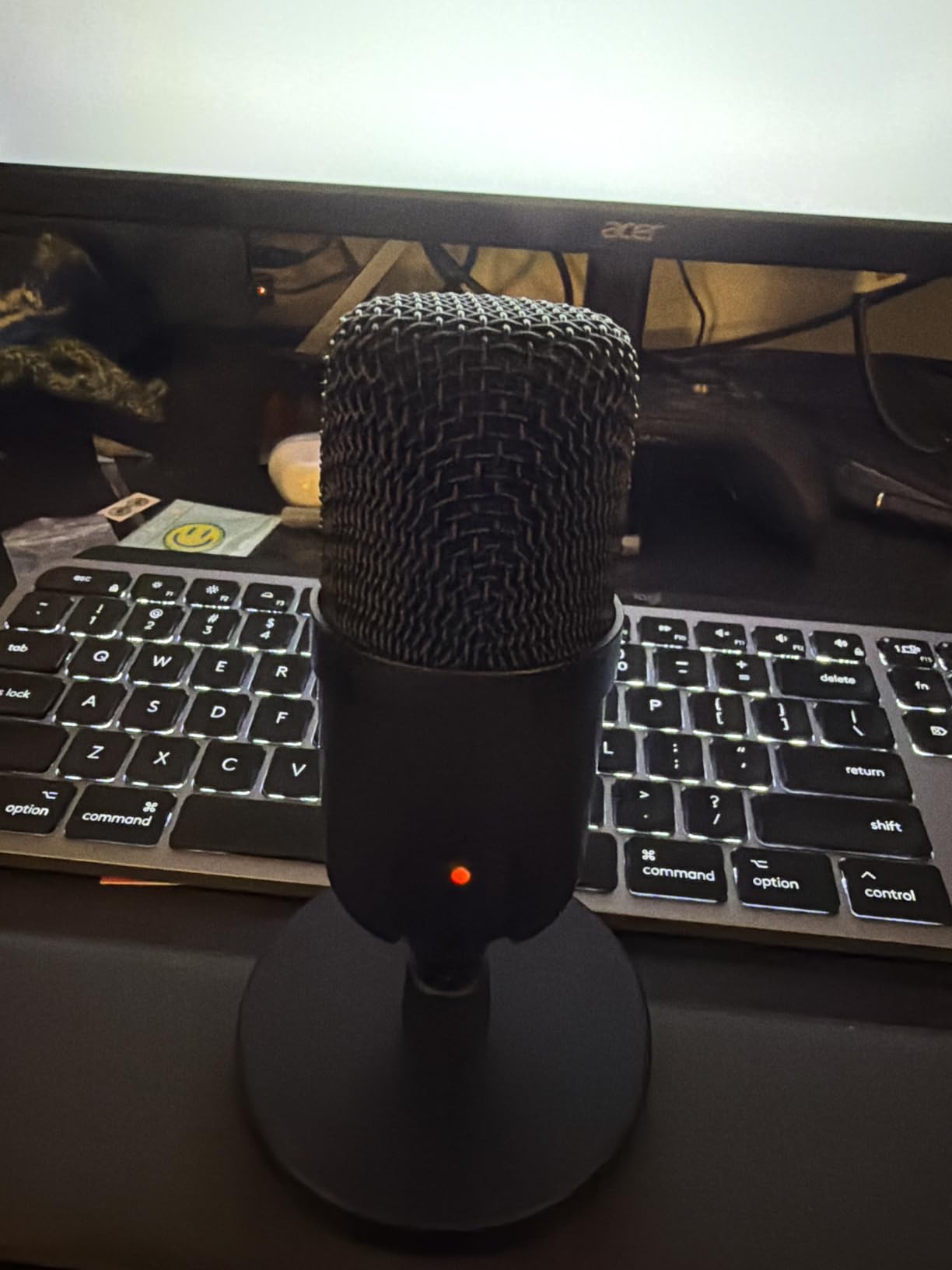 Amazon Basics Condenser Microphone for PC, Cardioid Pickup, USB Mic for Streaming, Recording, and Podcasting, 360 Degree Adjustable Stand, Plug and Play, Black customer photo 1