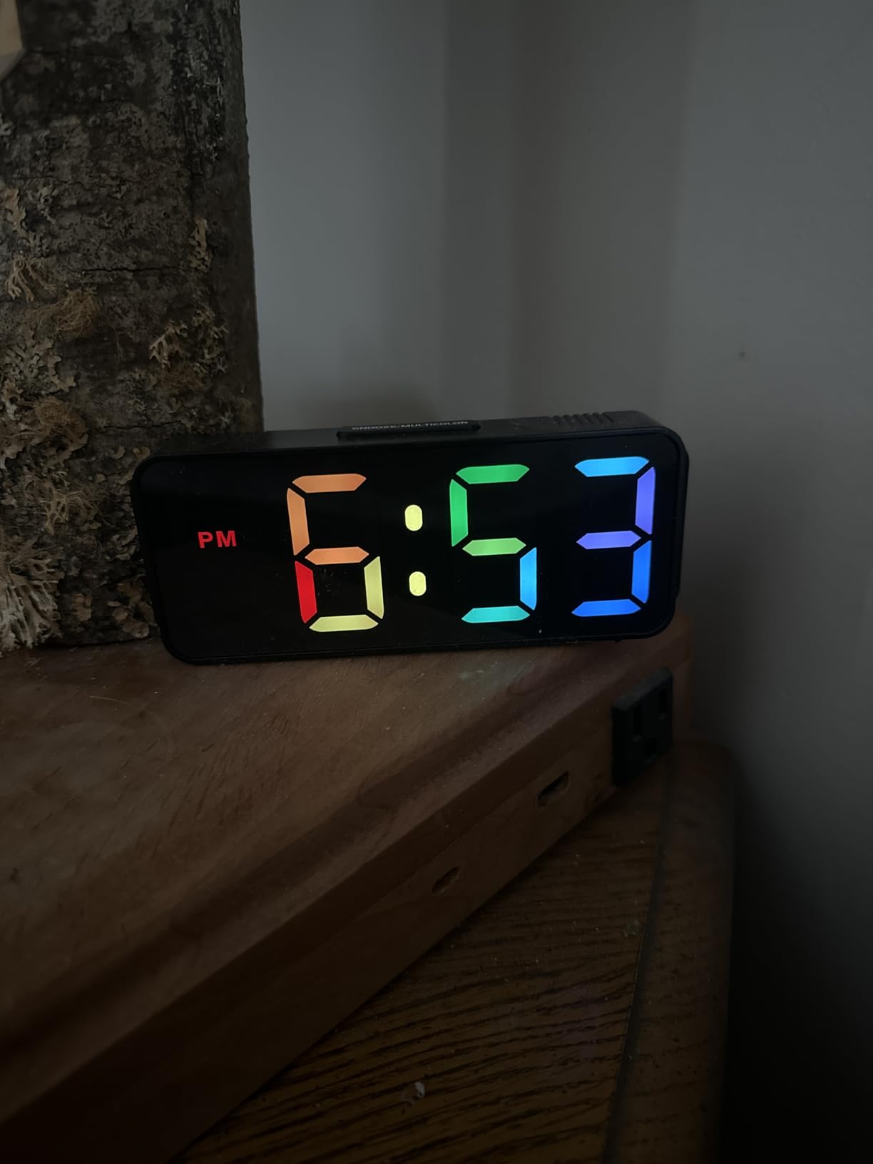 Peakeep Small Digital Alarm Clock Plug in for Bedrooms Bedside, Large Big Numbers Display Tiny Electric Clock with 6 Dimmer Battery Backup for Desk Table Living Room, 5 Levels Volume, Adapter Powered customer photo 2
