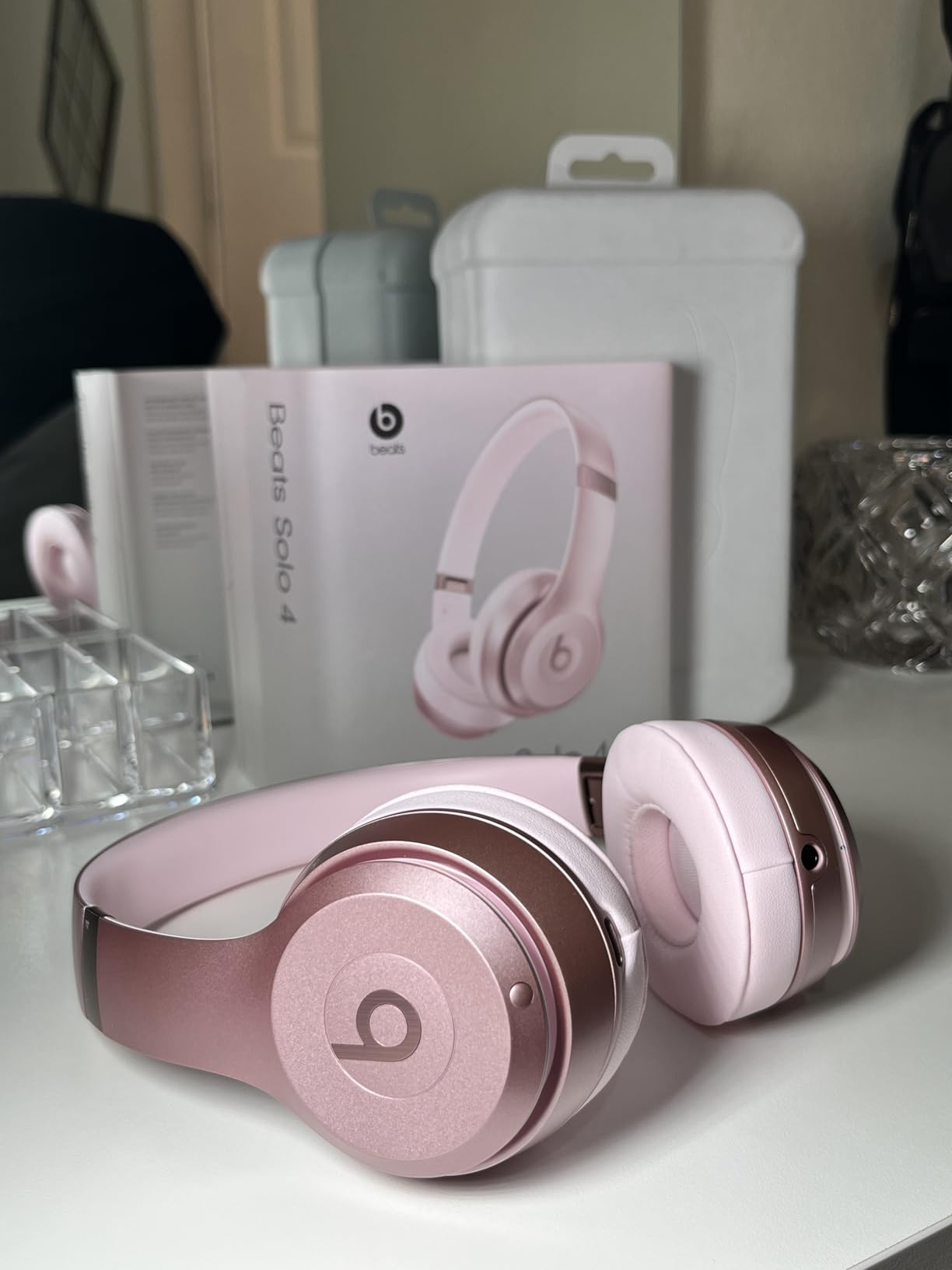 Beats Solo 4 - Wireless On-Ear Bluetooth Headphones, Up to 50-Hour Battery Life, Ultra-Lightweight Comfort, Powerful and Balanced Sound, Apple & Android Compatible customer photo 1