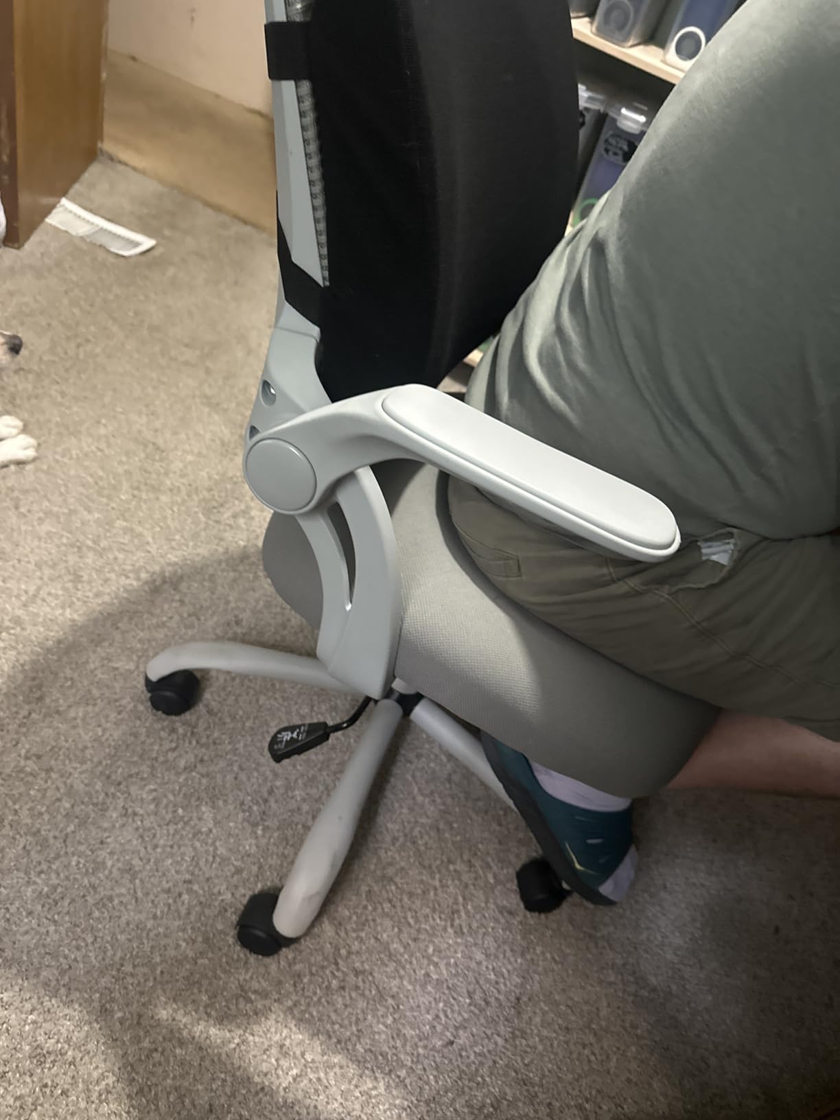 Sweetcrispy Office Computer Desk Chair, Ergonomic Mid-Back Mesh Rolling Work Swivel Task Chairs with Wheels, Comfortable Lumbar Support, Comfy Flip-up Arms for Home, Bedroom, Study, Student, Gray customer photo 2