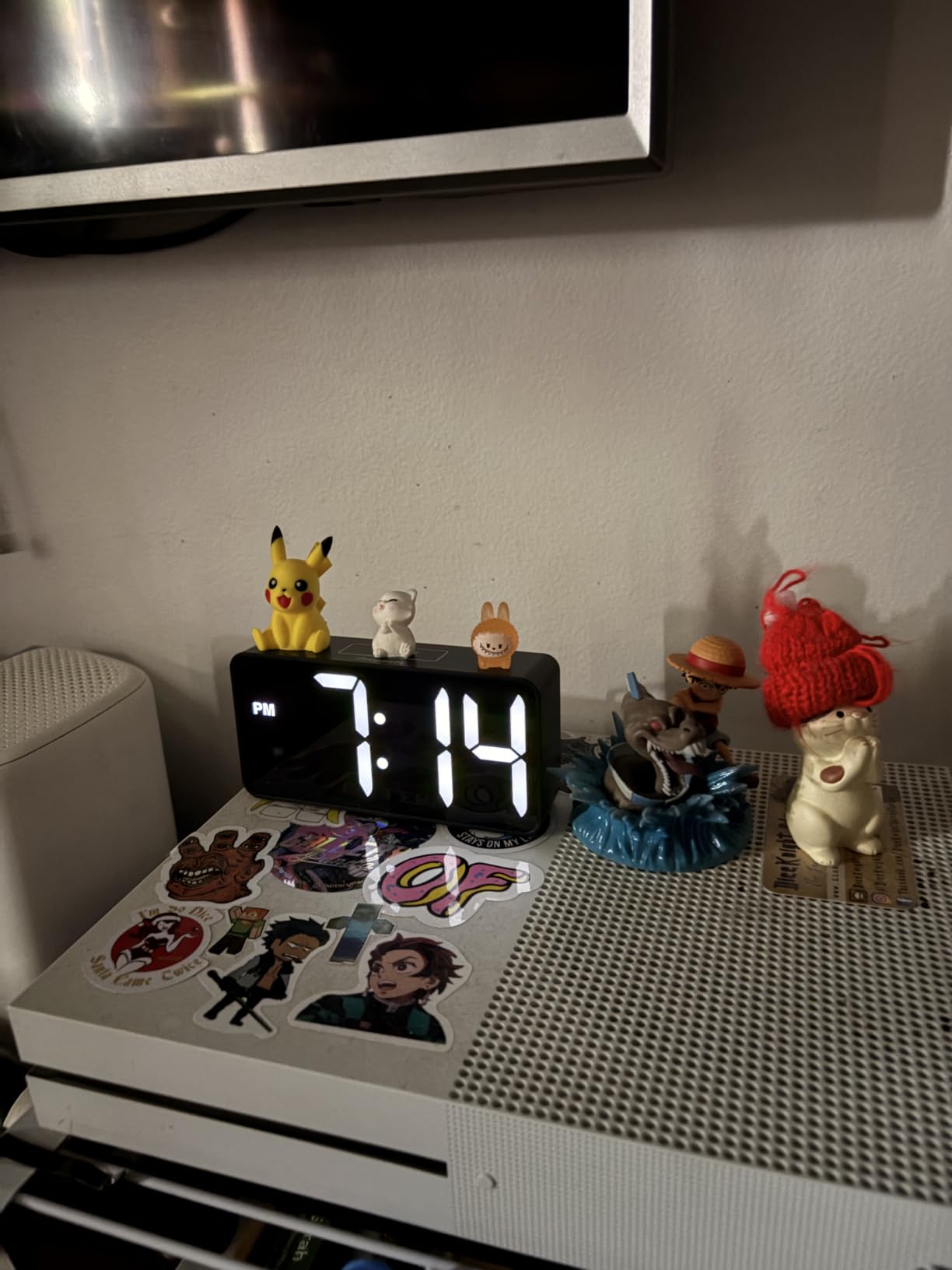 DreamSky Small Digital Alarm Clocks for Bedrooms - RGB Electric Alarm Clock for Kids Bedside Nightstand, Desk Clock with Large Numbers, Dimmer, Adjustable Alarm Volume, USB Port, USB-C Adapter Powered customer photo 2