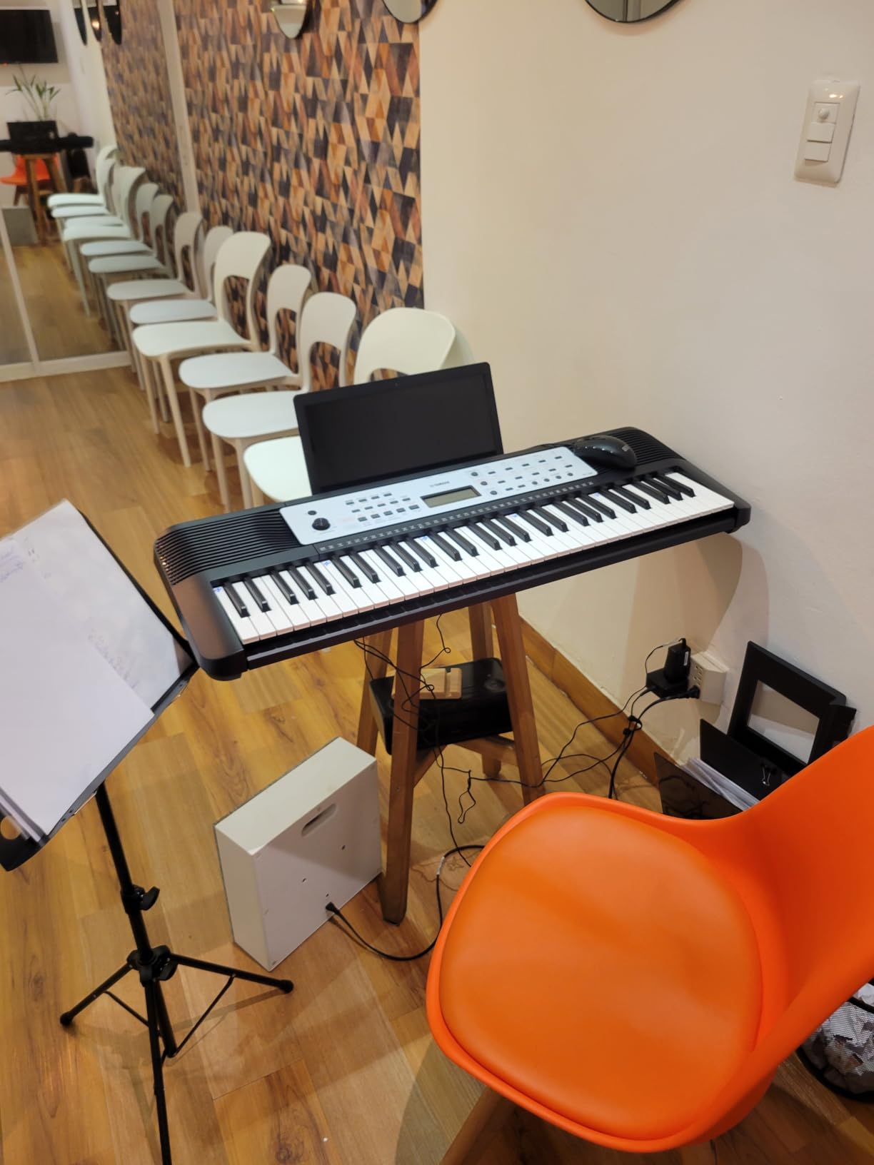 Yamaha 61-Key Portable Keyboard for Beginners with Built-In Songs, Quiz Mode, Music Rest, with Power Adapter YPT280 customer photo 1