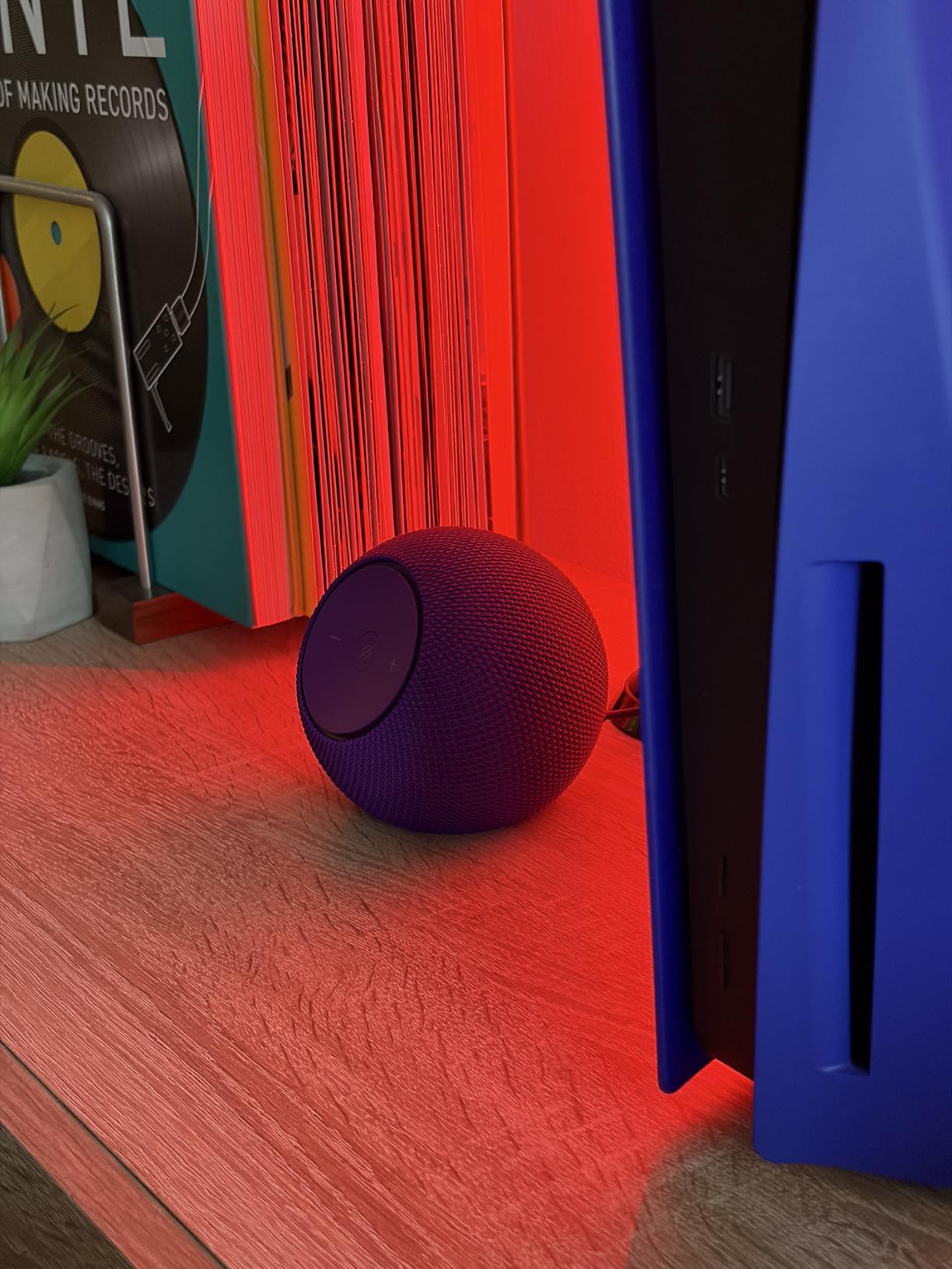 Amazon Echo Dot Max (newest model), Alexa speaker with room-filling sound and nearly 3x bass, Great for living rooms and medium-sized spaces, Designed for Alexa+, Graphite customer photo 2