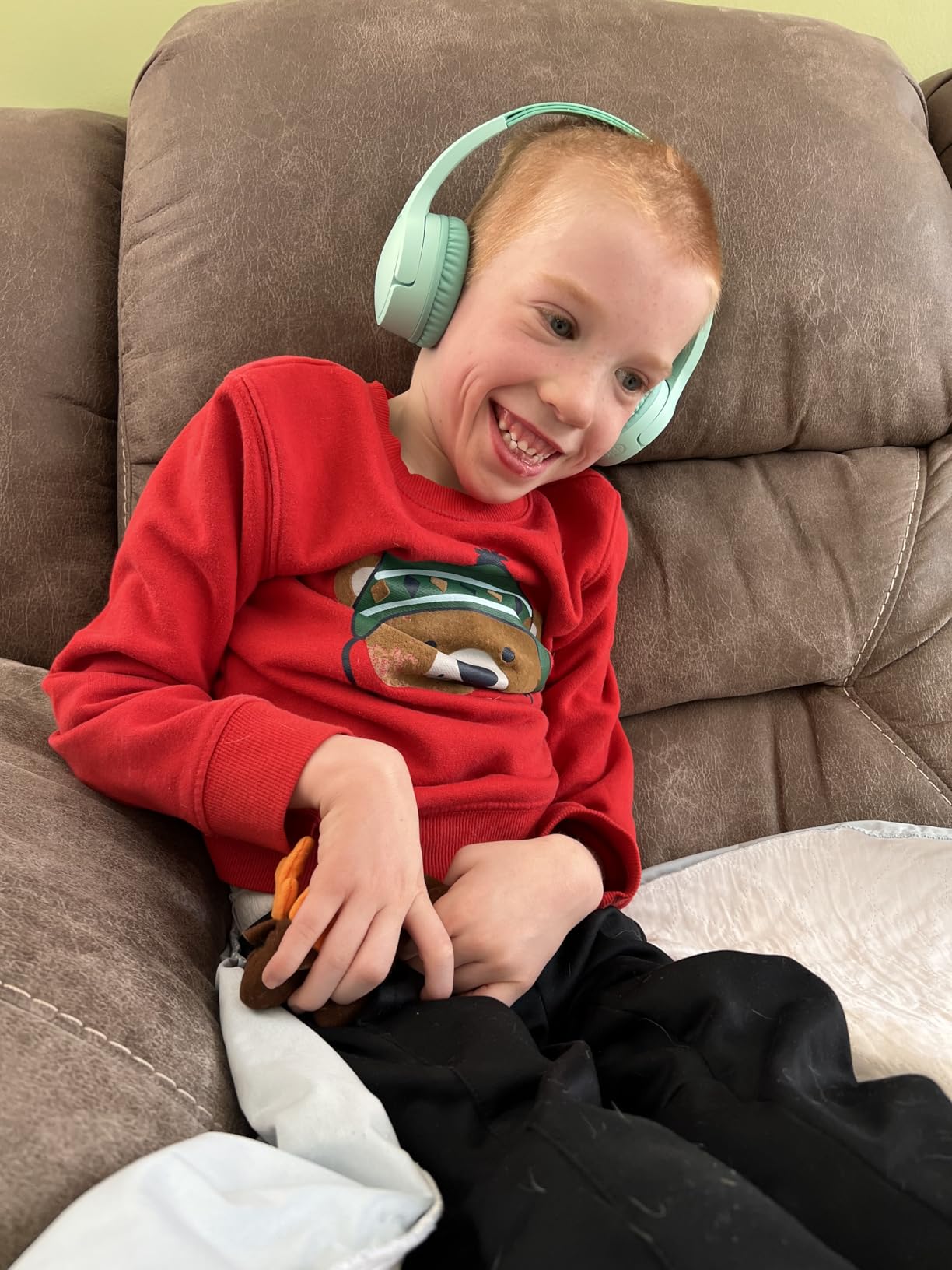 Belkin SoundForm Mini - Wireless Bluetooth Kids Headphones, 30H Battery, 85dB Safe Volume Limit, Built-in Microphone - Toddler On-Ear Earphones for iPhone, iPad - Ideal for School - Blue w/Case customer photo 1