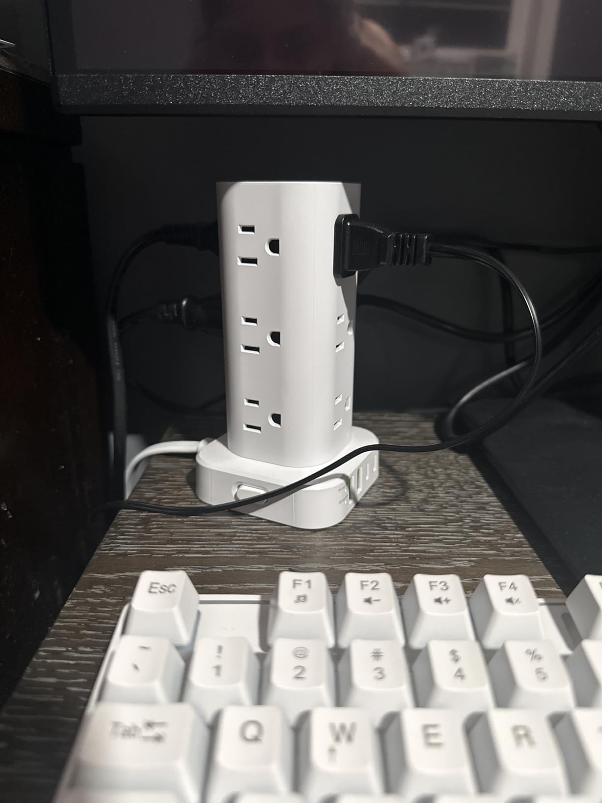Power Strip Tower with Multiple Outlets, Flat Plug Surge Protector Tower Extension Cord with 12 AC Outlets 4 USB Ports (2 USB C), 6FT Cord Power Tower Surge Protector for Home Office Dorm Room, White customer photo 2