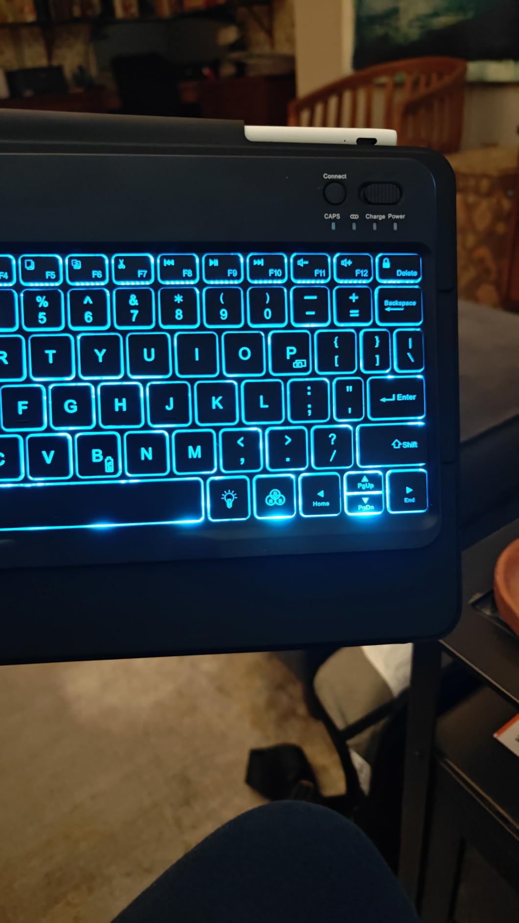 OMOTON Bluetooth Tablet Keyboard Rechargeable with Backlit, Oversize Keycap | Ultra-Slim Wireless Keyboard for Samsung Tablet, iPad, Smartphone, Android/iOS/Windows, Foldable Stand, Travel Office, Black customer photo 1